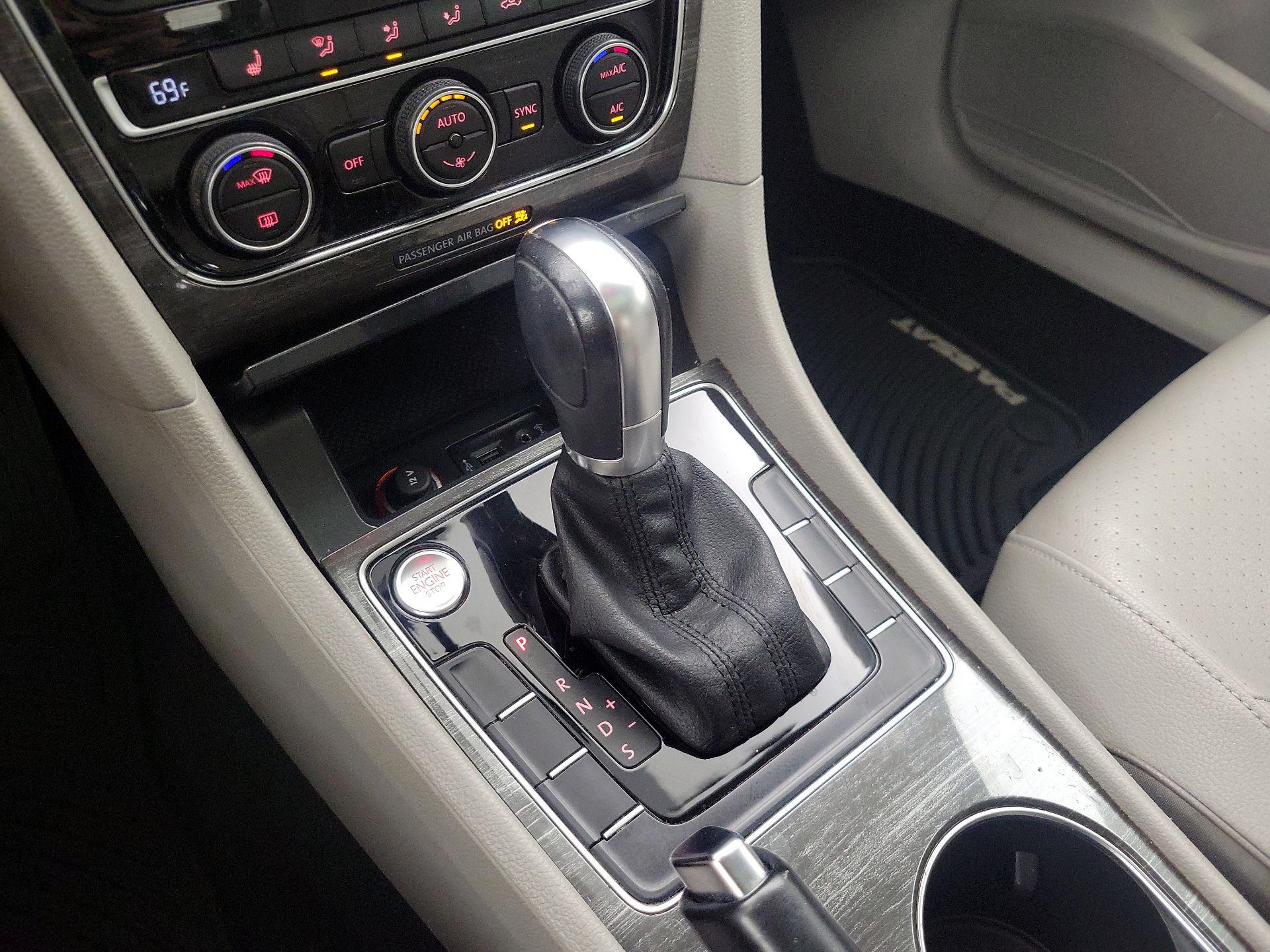 Thumbnail: 2018 Volkswagen Passat - 17