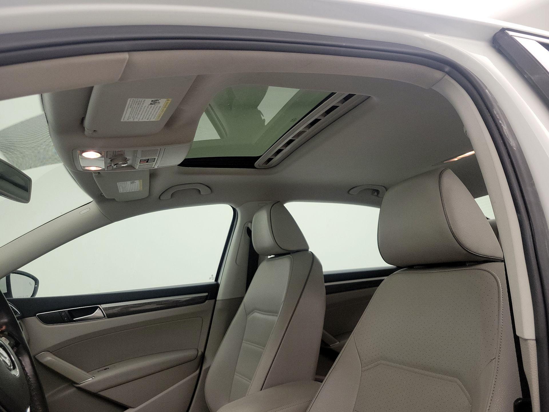 Thumbnail: 2018 Volkswagen Passat - 19