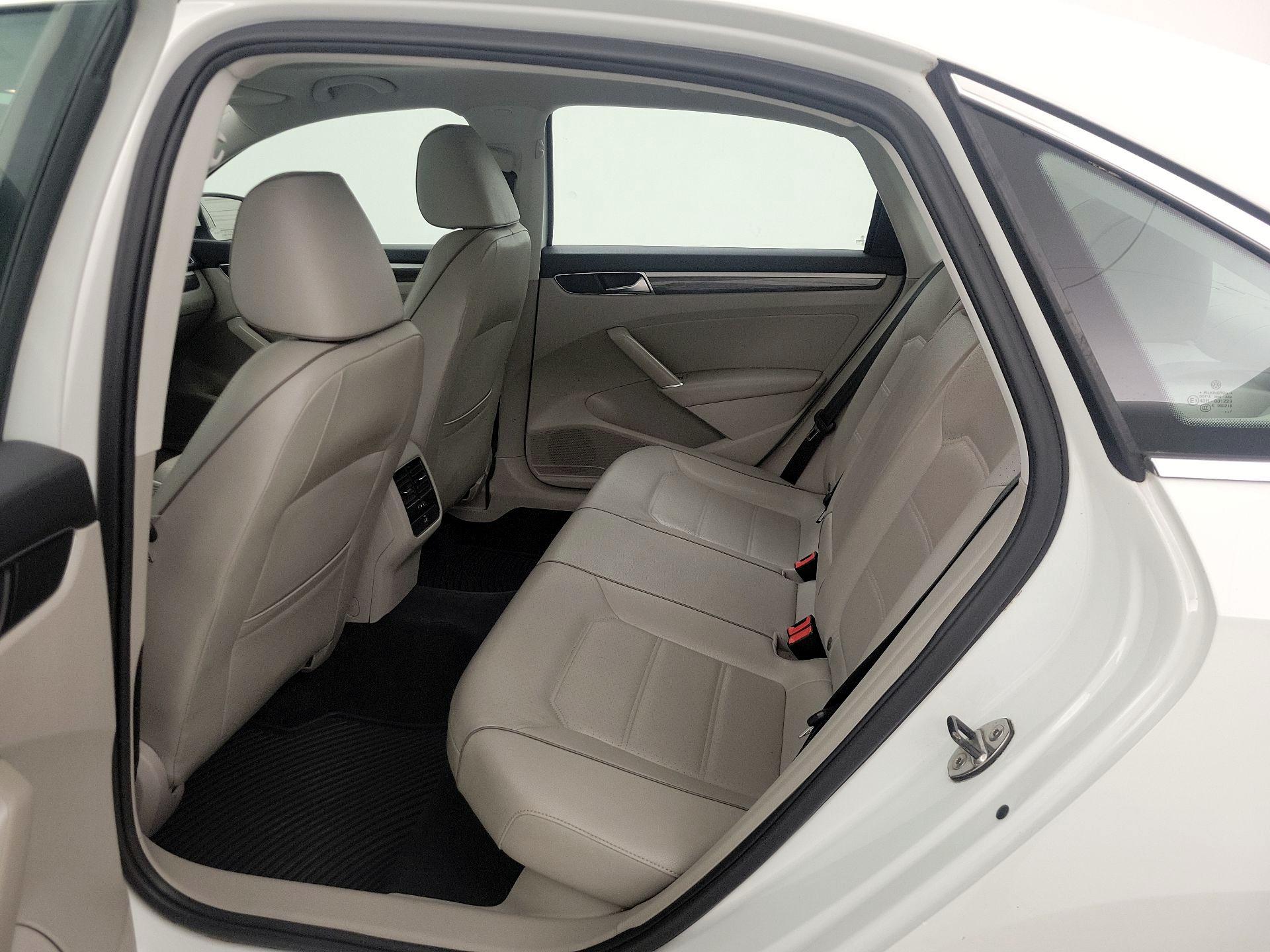 Thumbnail: 2018 Volkswagen Passat - 20