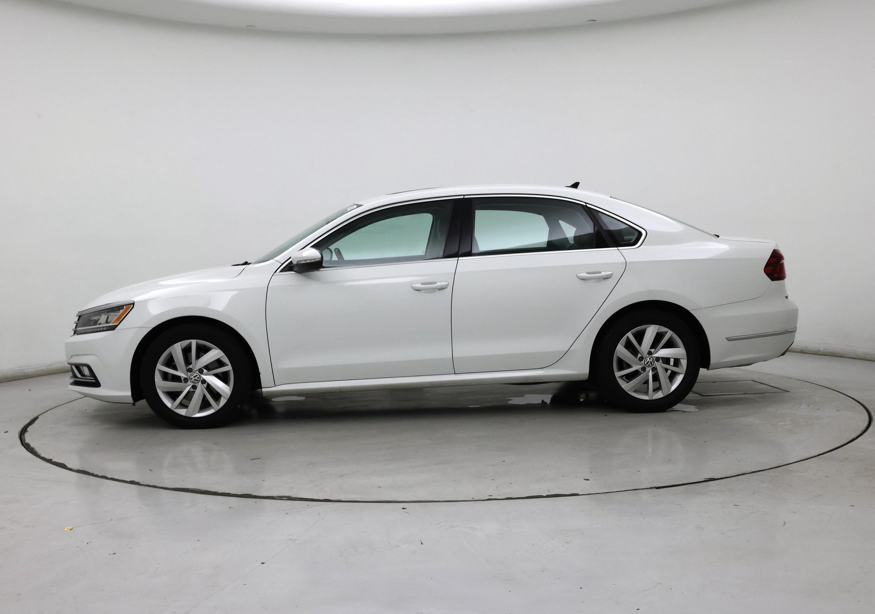 Thumbnail: 2018 Volkswagen Passat - 3