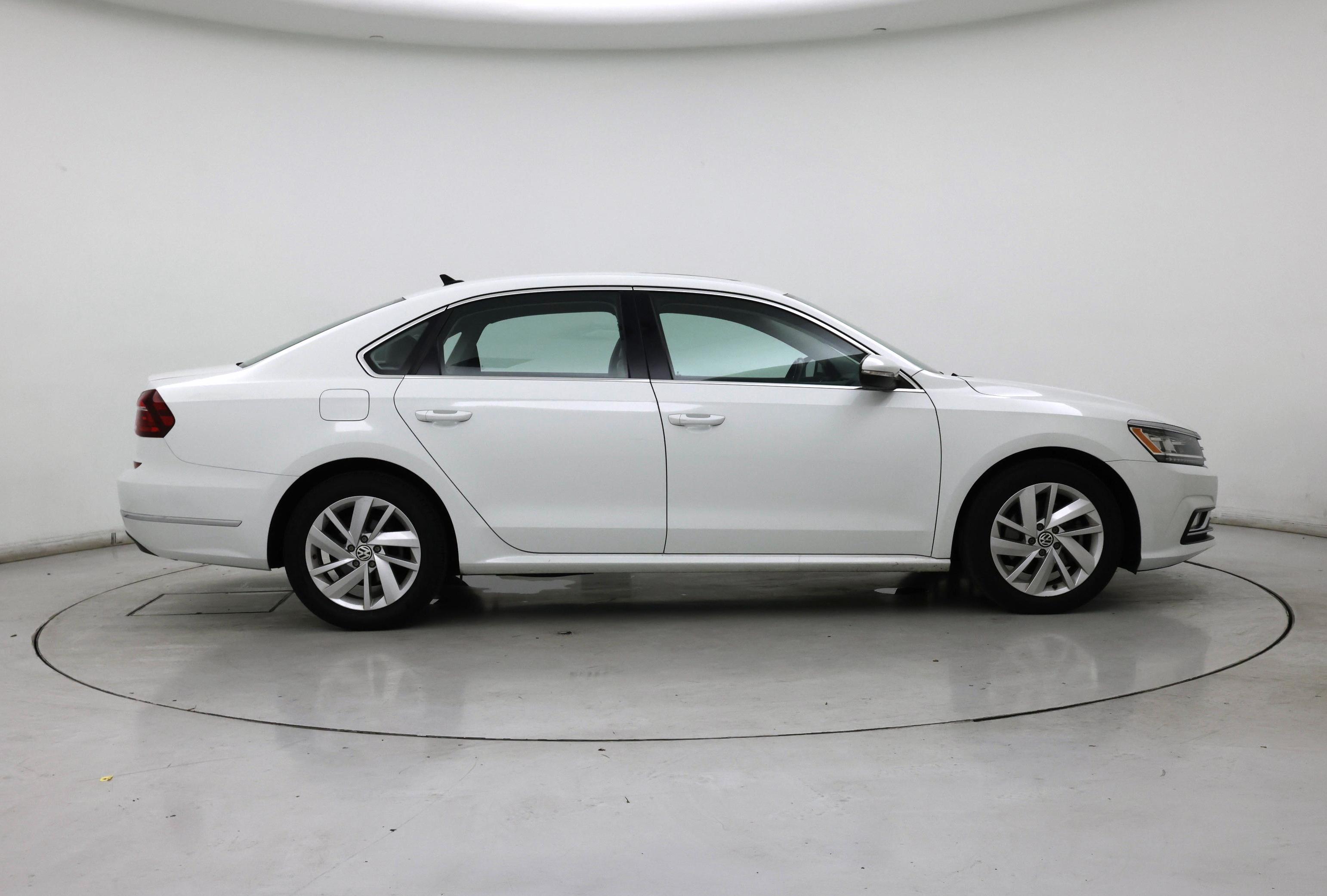 Thumbnail: 2018 Volkswagen Passat - 7