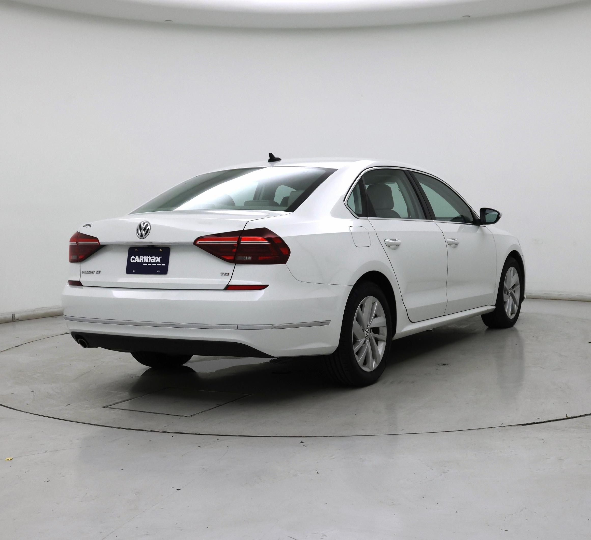 Thumbnail: 2018 Volkswagen Passat - 8