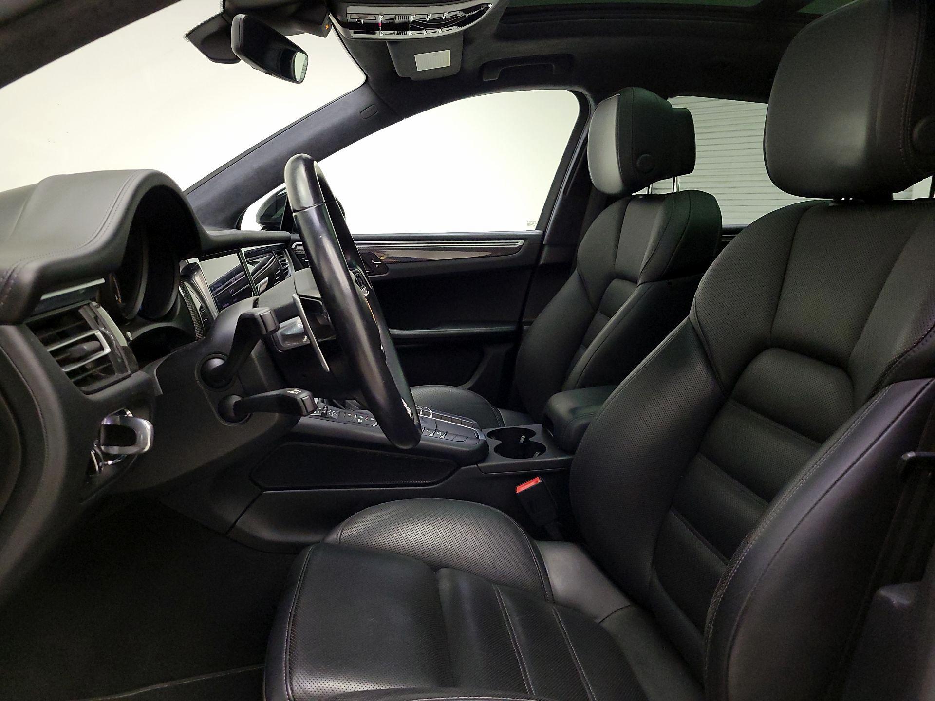 Thumbnail: 2021 Porsche Macan - 11