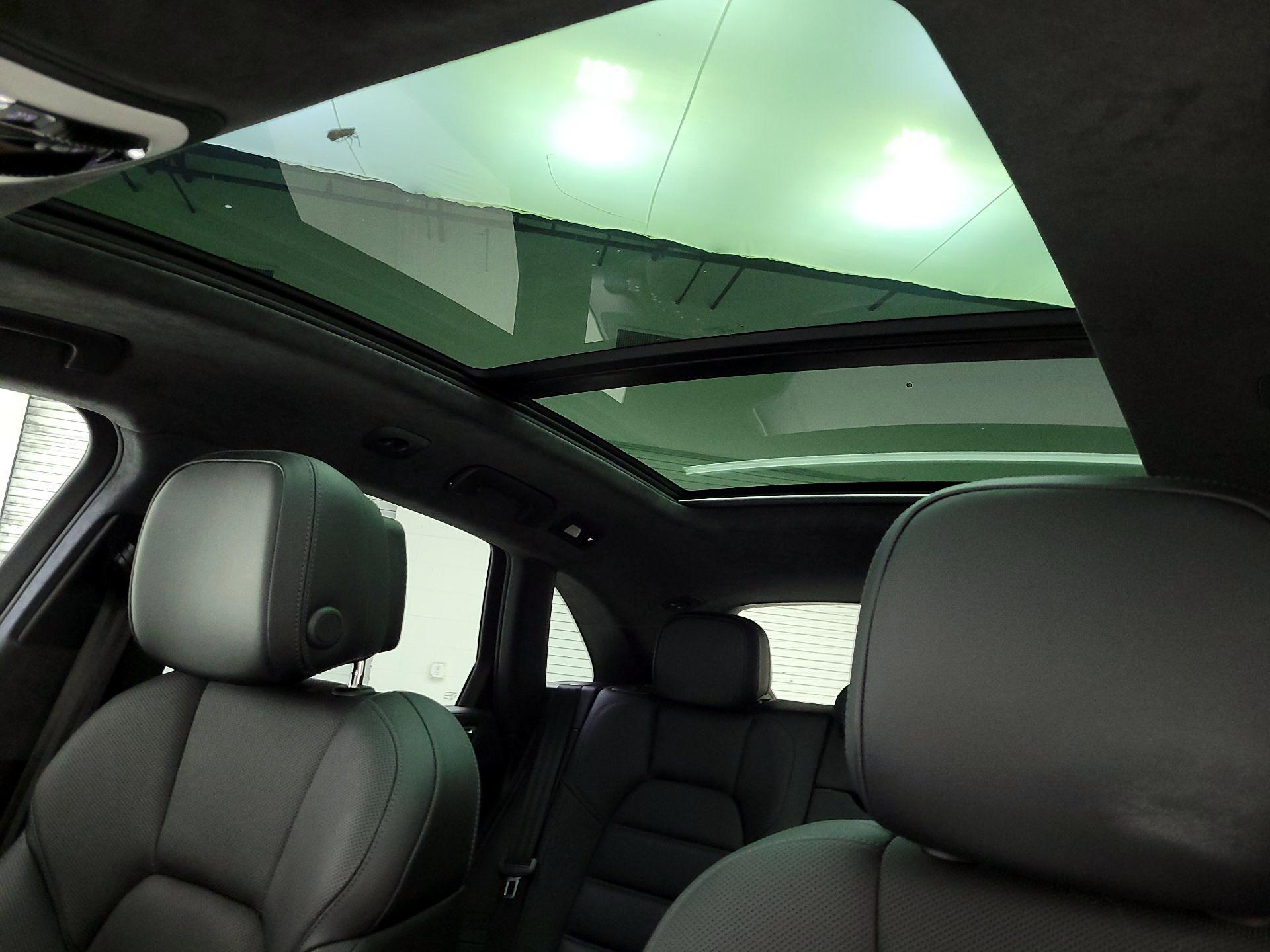 Thumbnail: 2021 Porsche Macan - 20