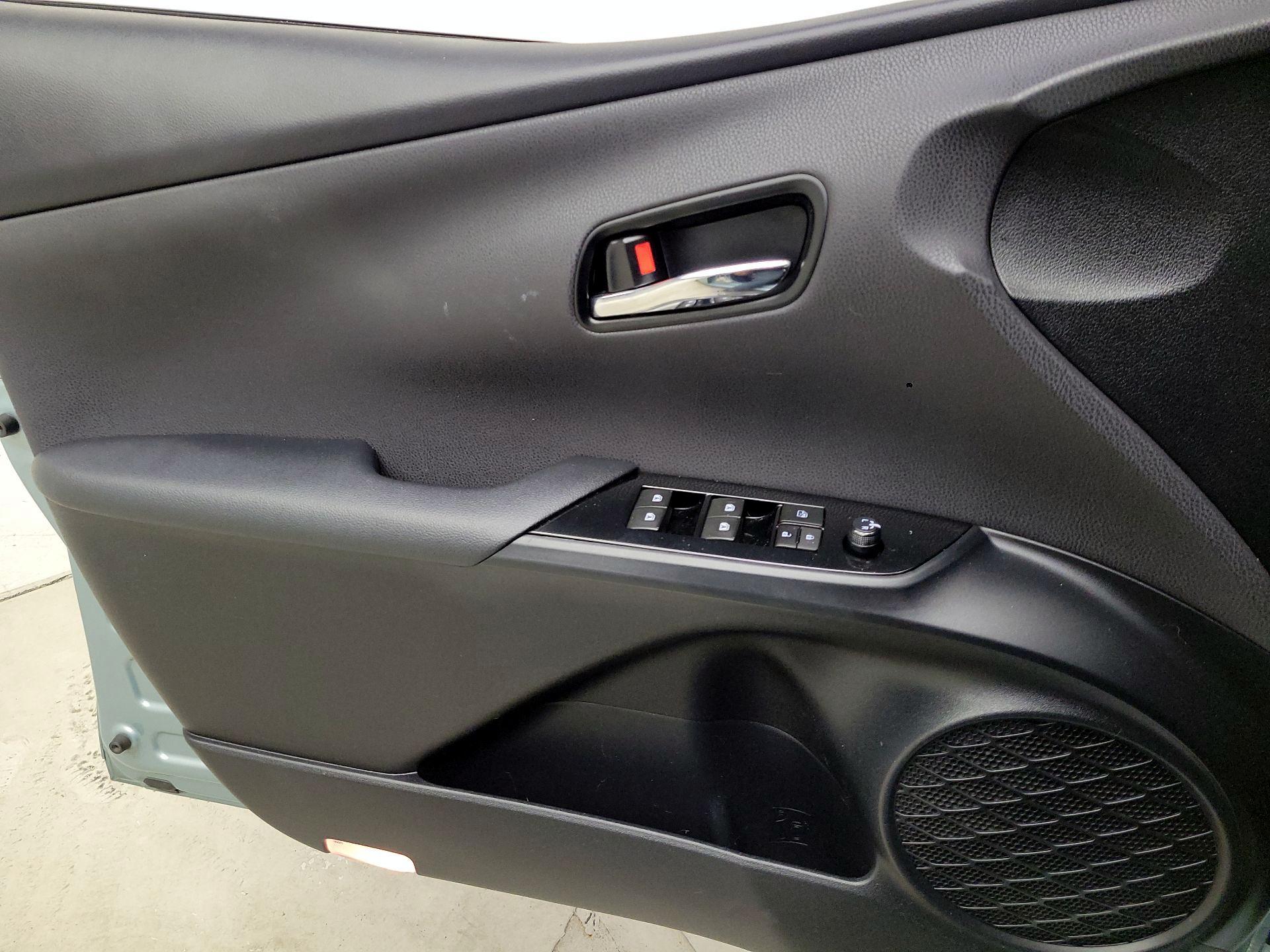 Thumbnail: 2016 Toyota Prius - 12