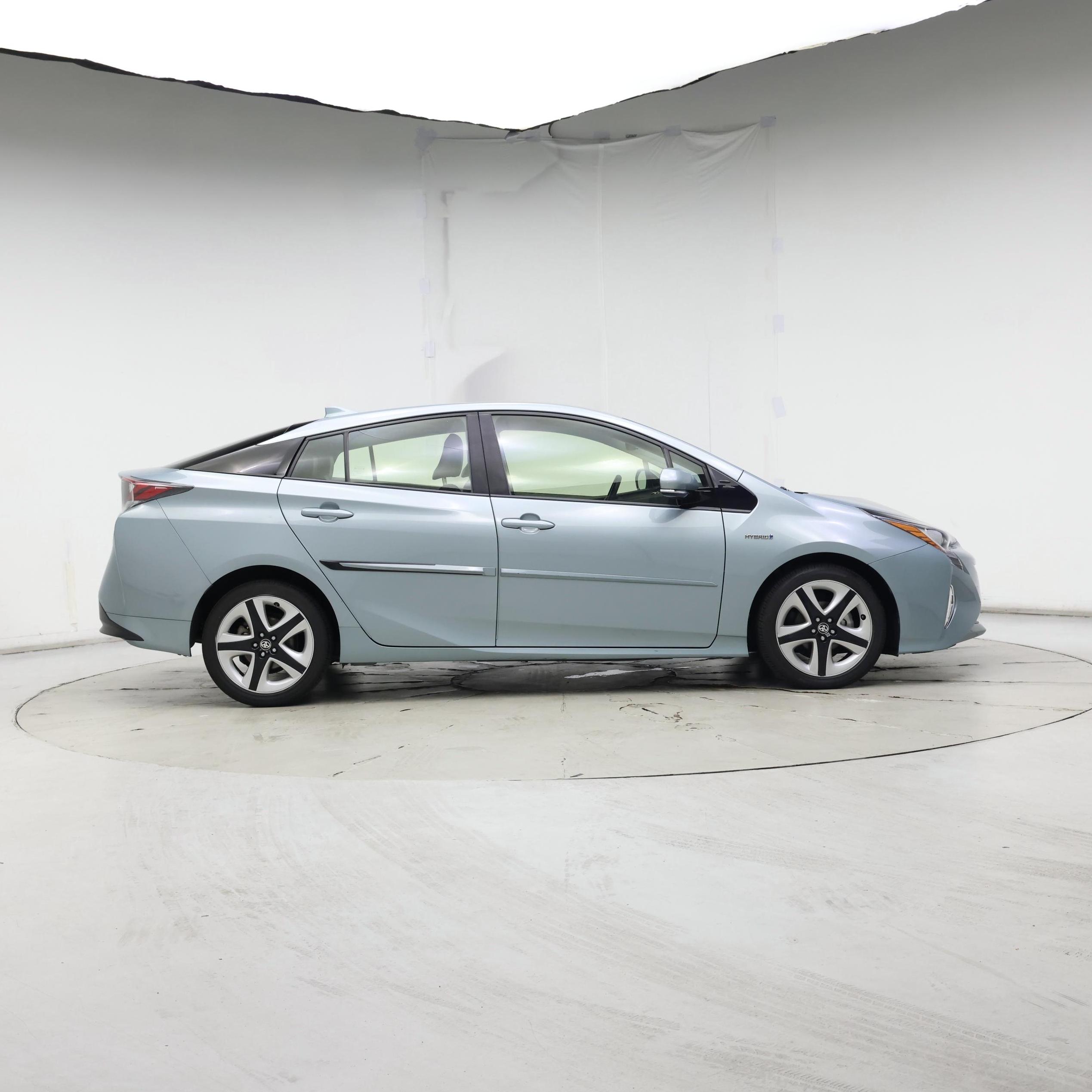 Thumbnail: 2016 Toyota Prius - 7