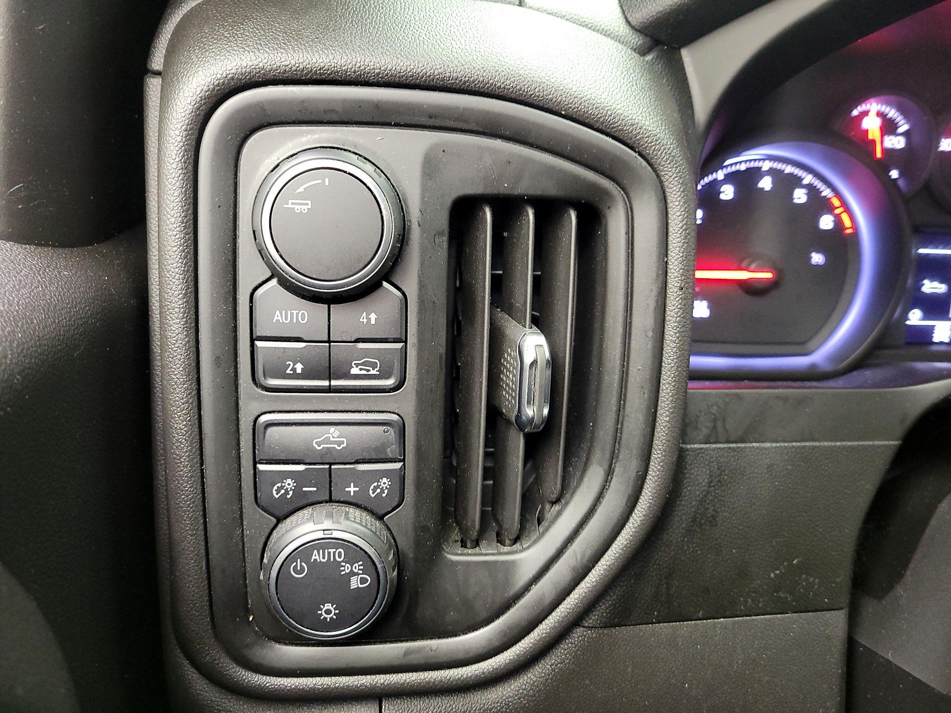 Thumbnail: 2019 Chevrolet Silverado 1500 - 13