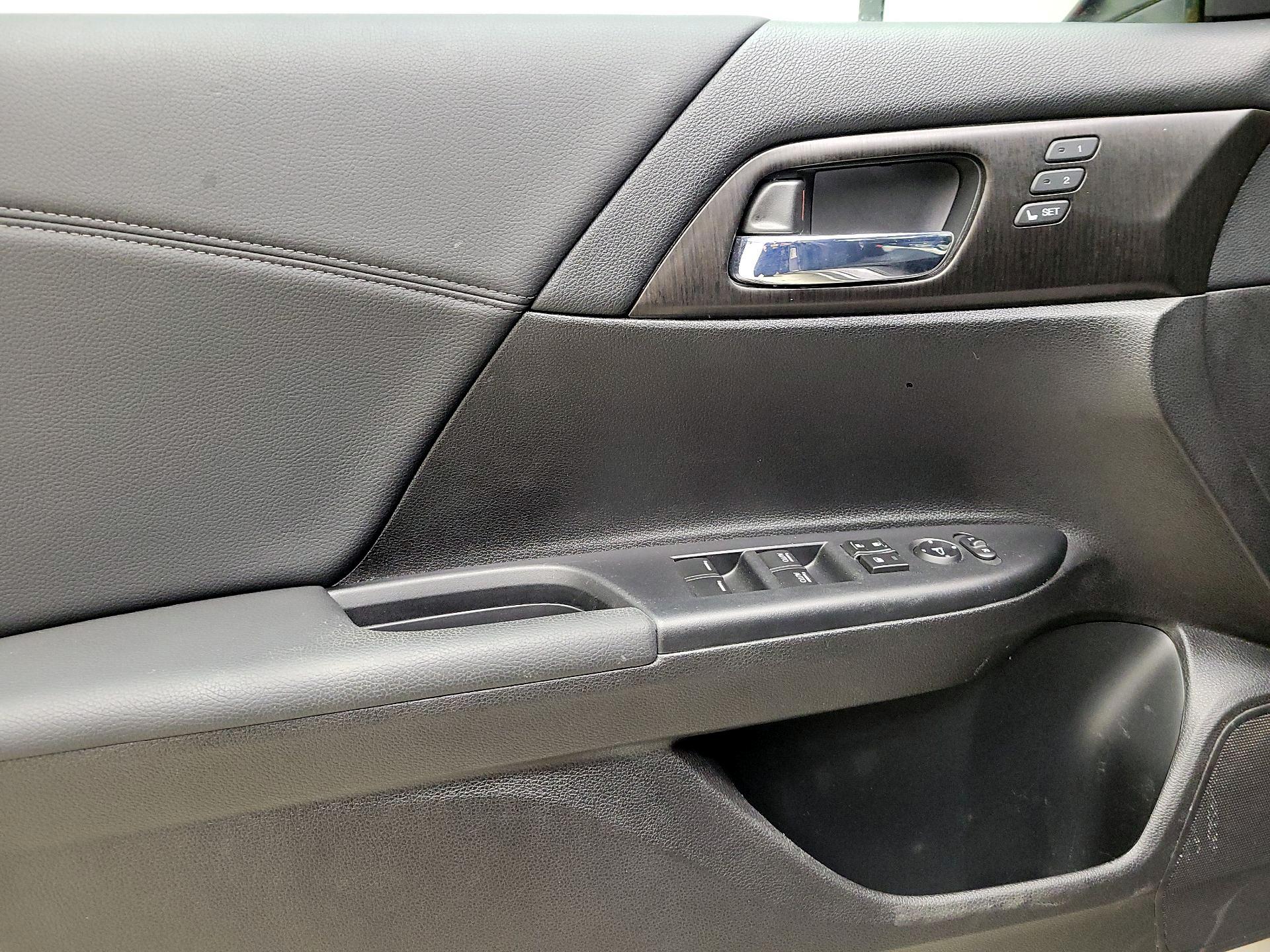Thumbnail: 2015 Honda Accord - 12