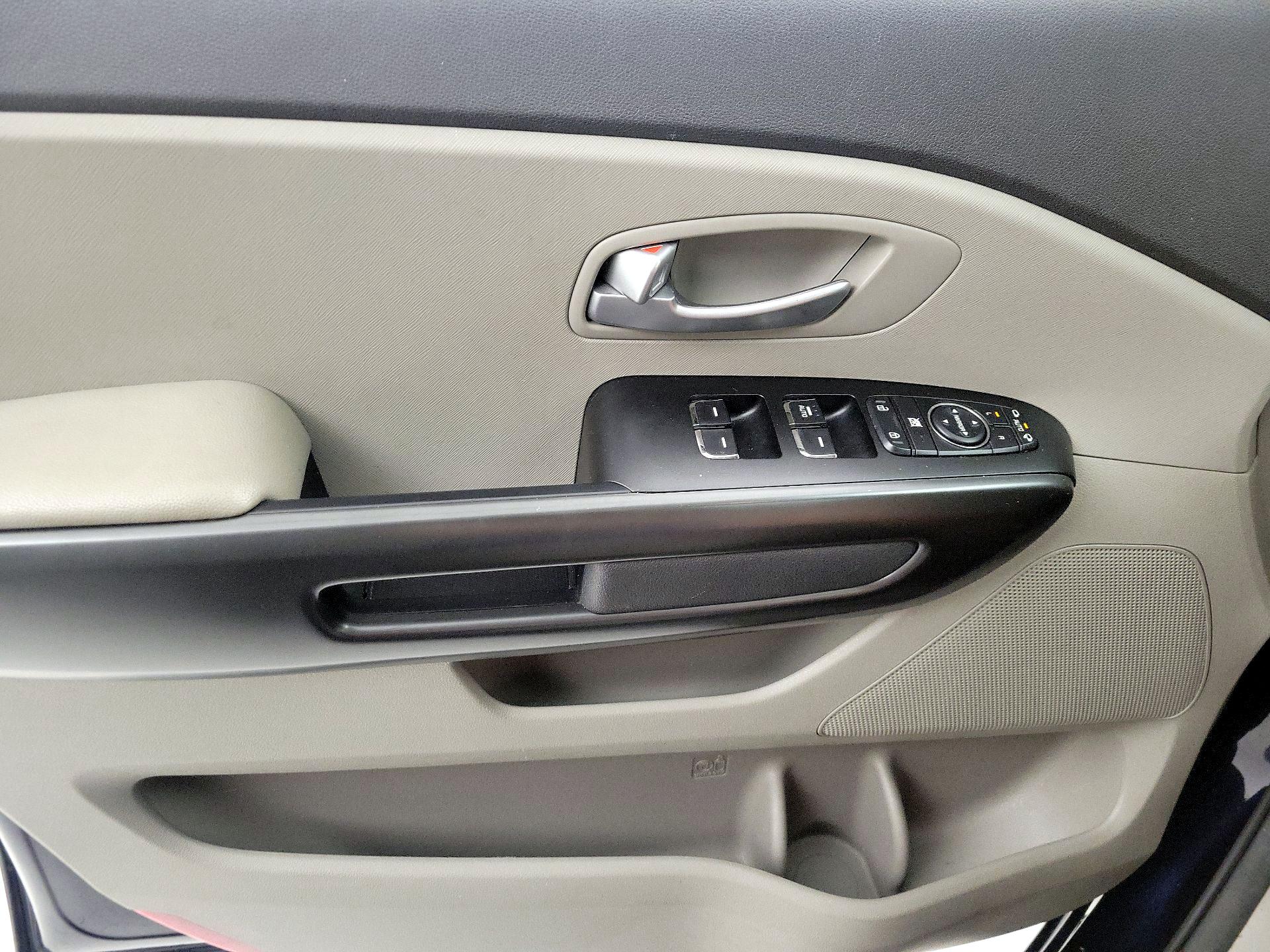 Thumbnail: 2018 Kia Sedona - 12
