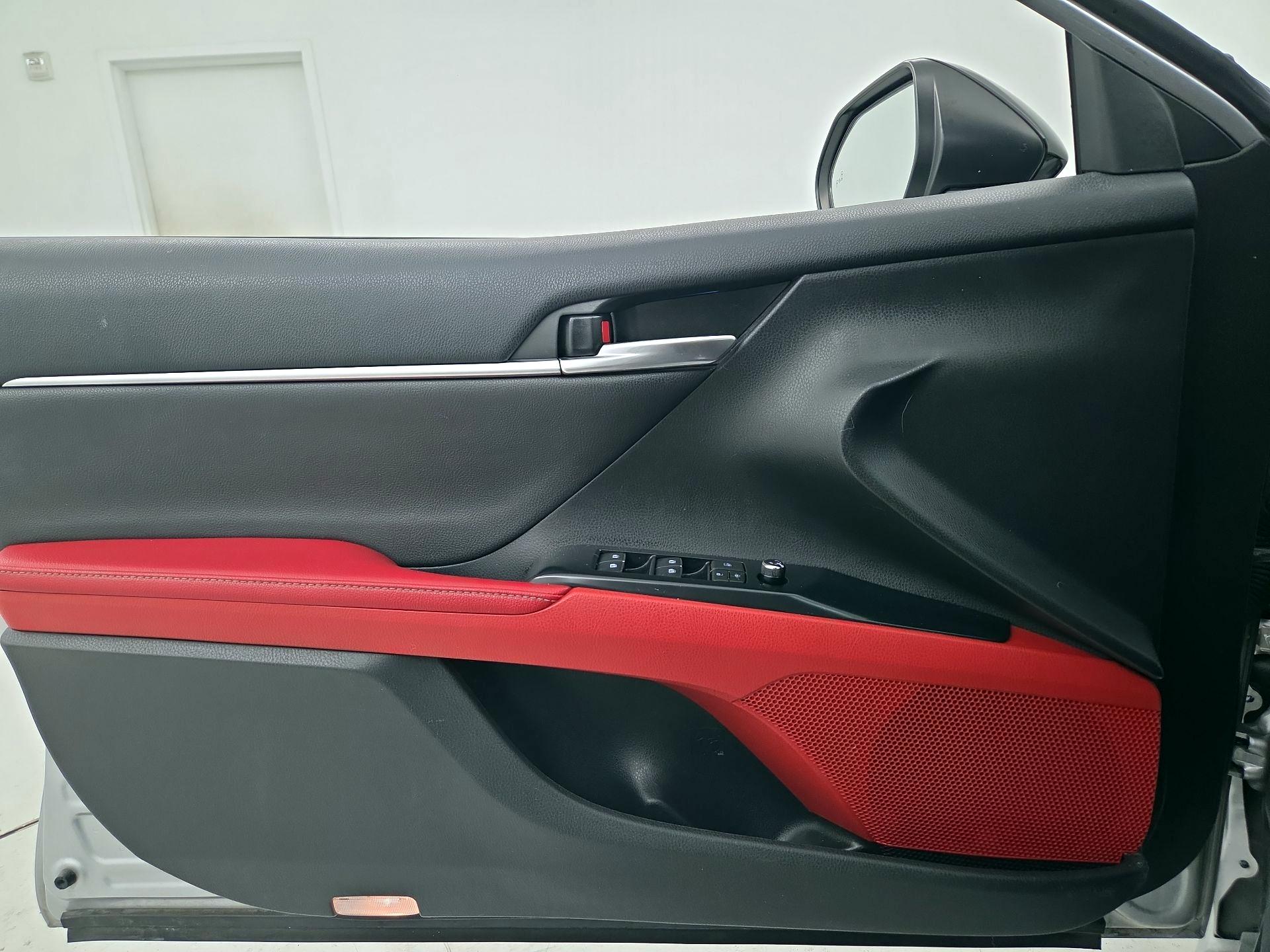 Thumbnail: 2019 Toyota Camry - 12