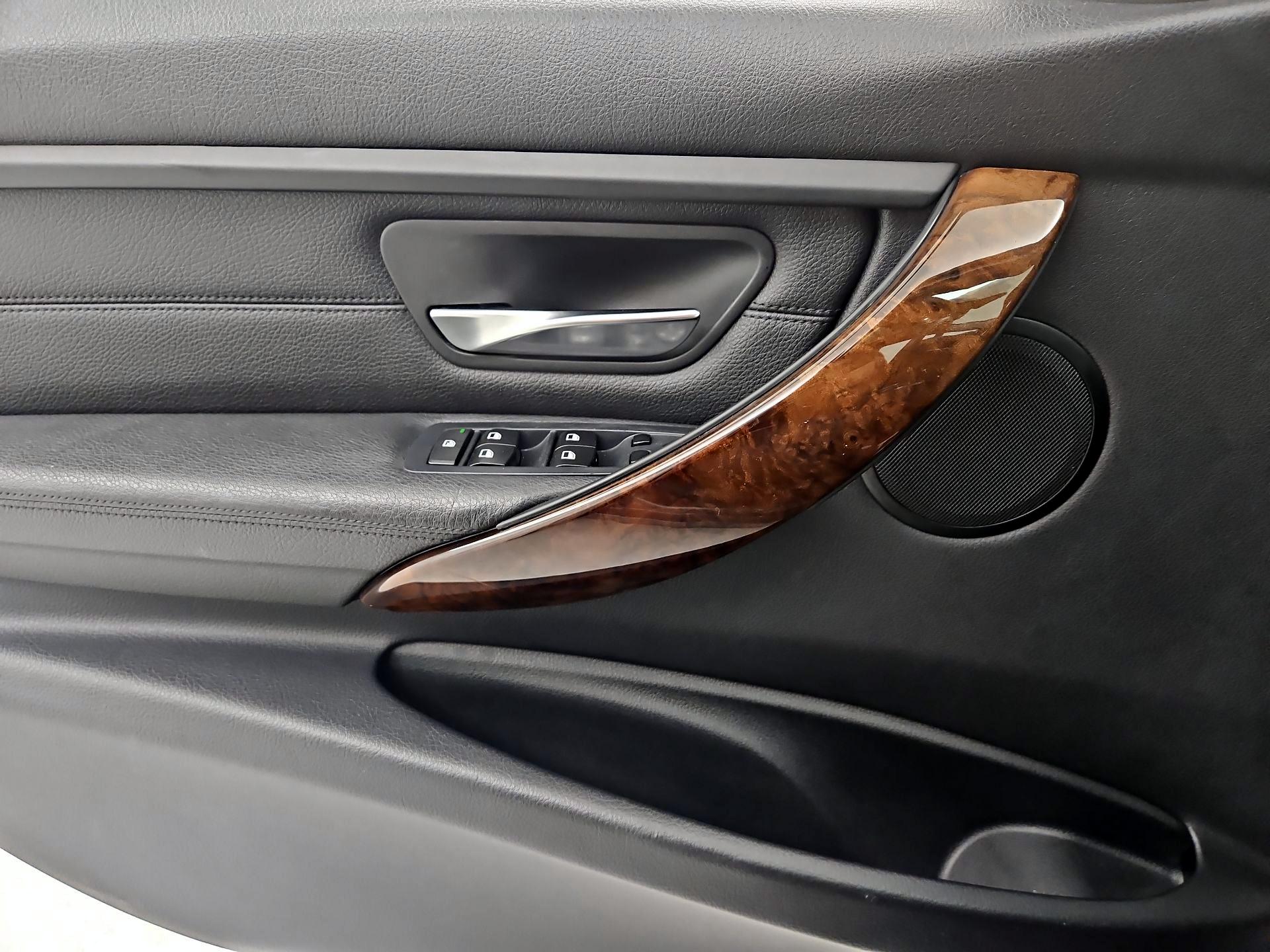 Thumbnail: 2015 BMW 3 Series - 12