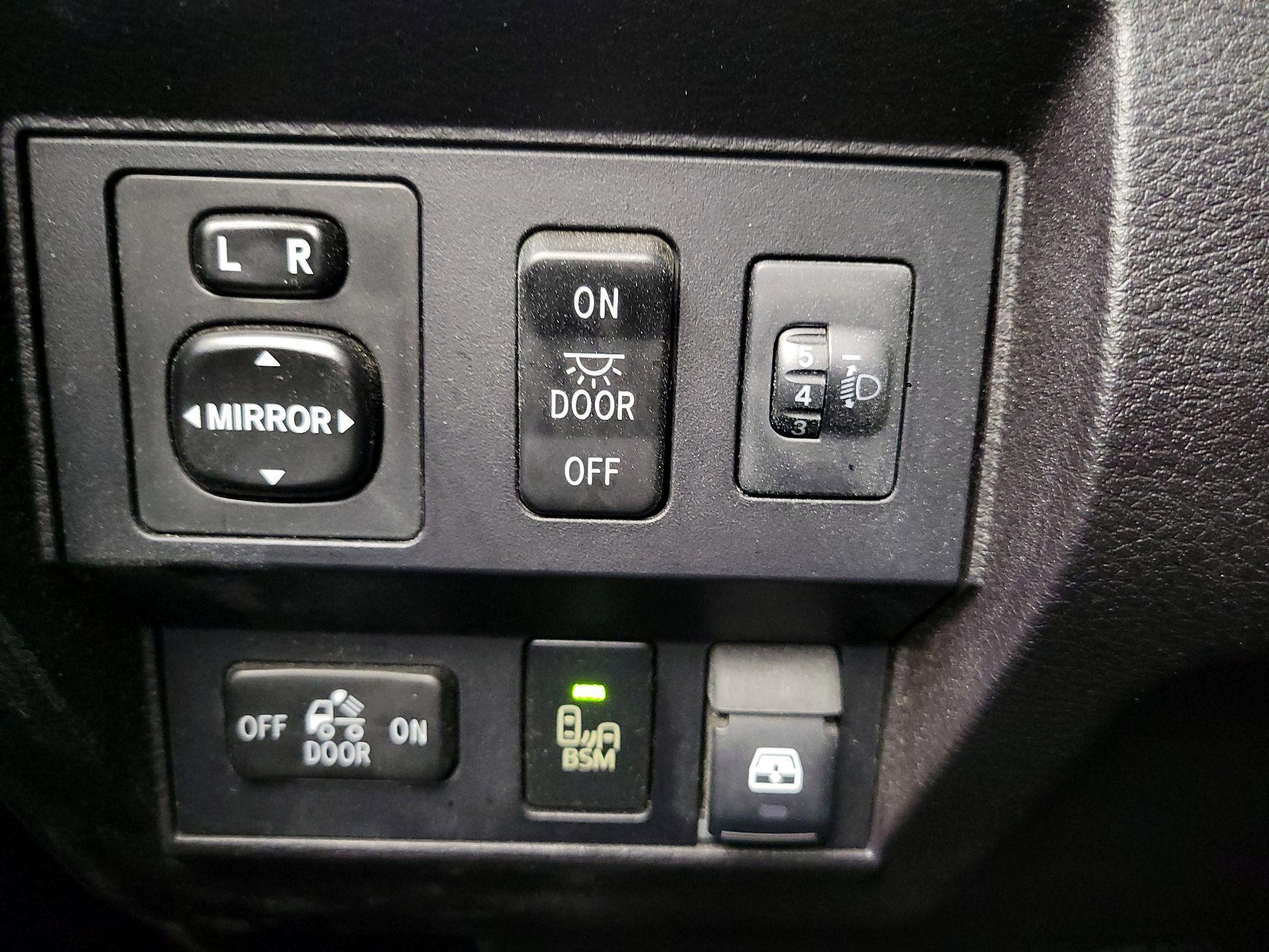Thumbnail: 2015 Toyota Tundra - 13
