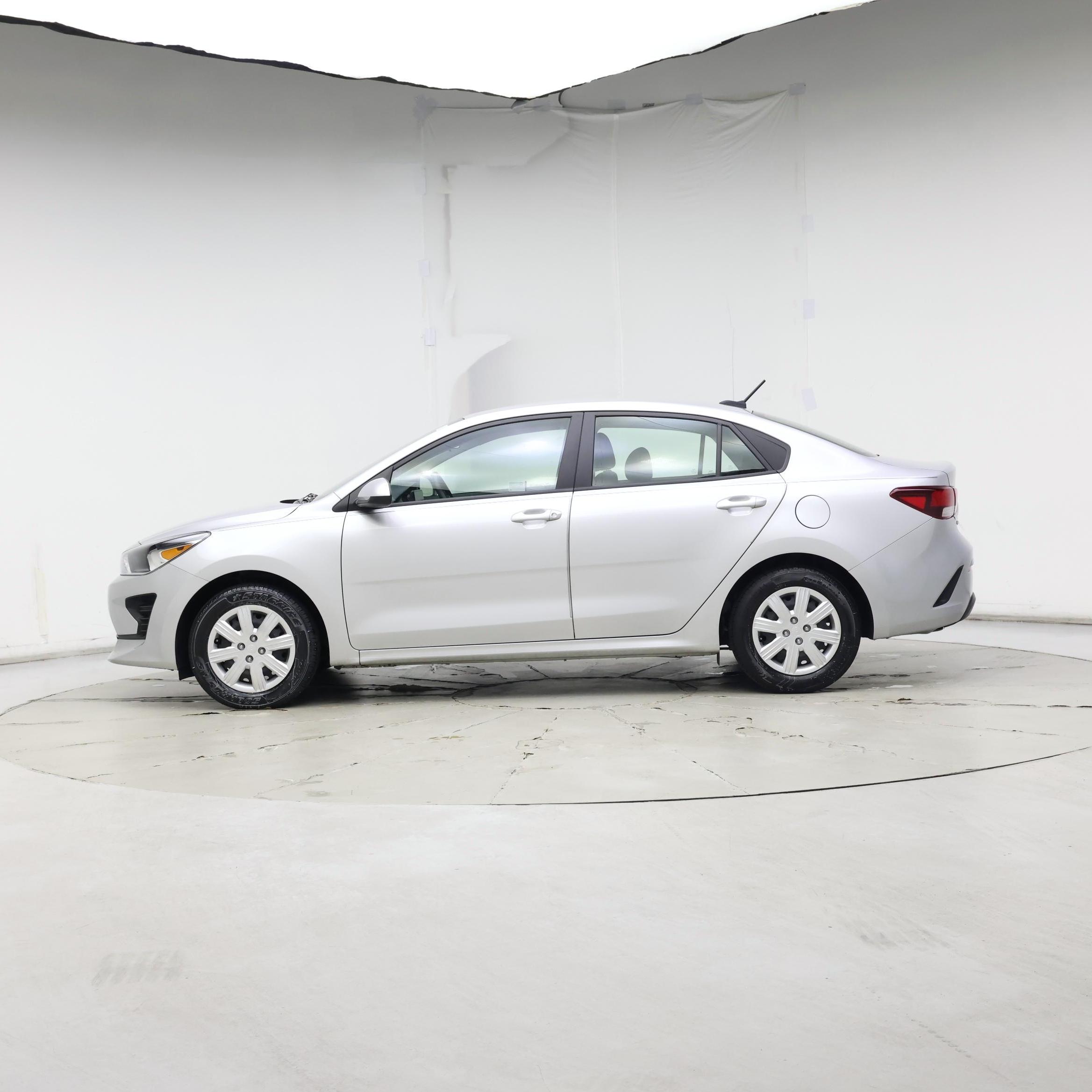 Thumbnail: 2023 Kia Rio - 3