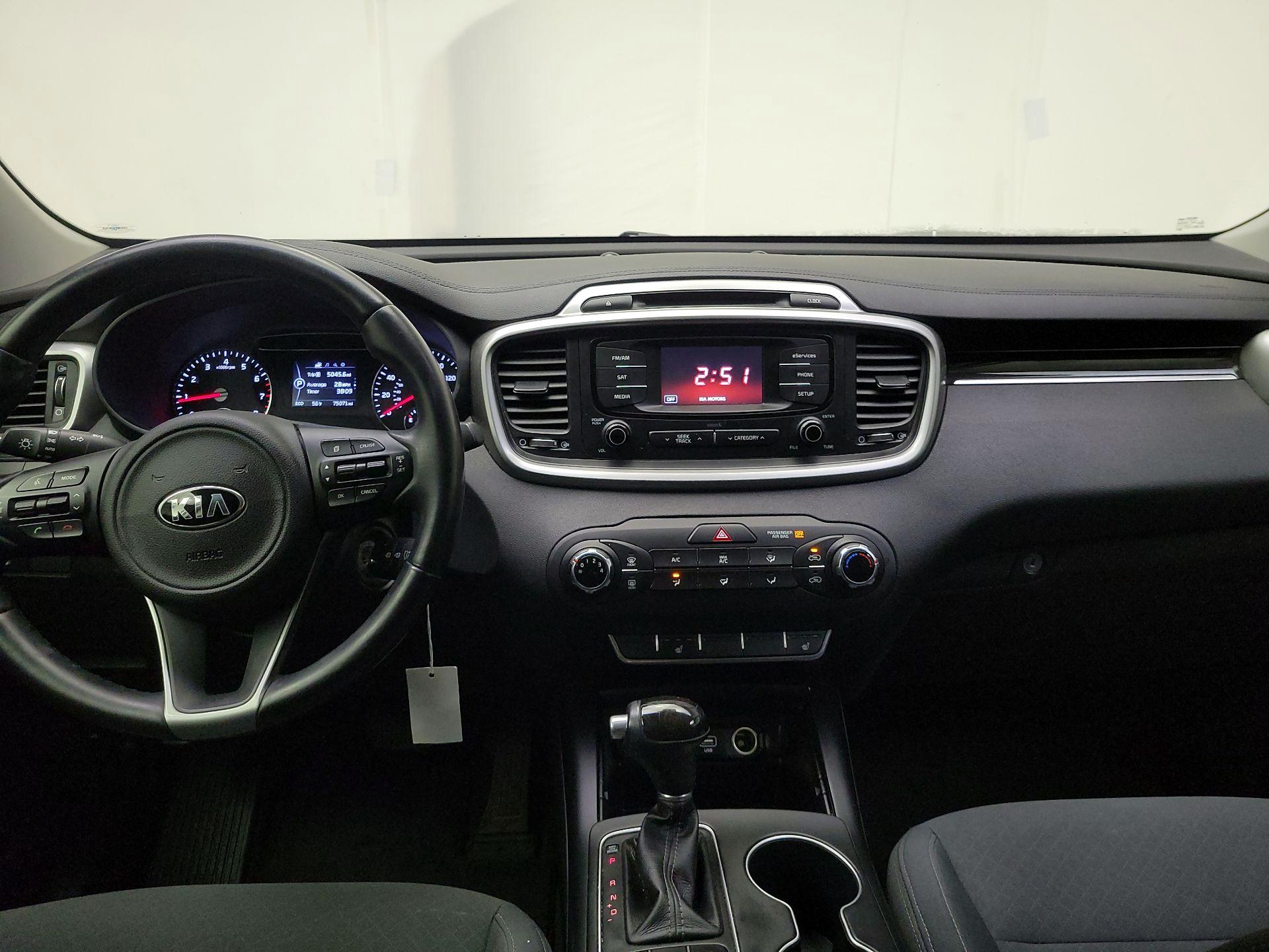Thumbnail: 2016 Kia Sorento - 9