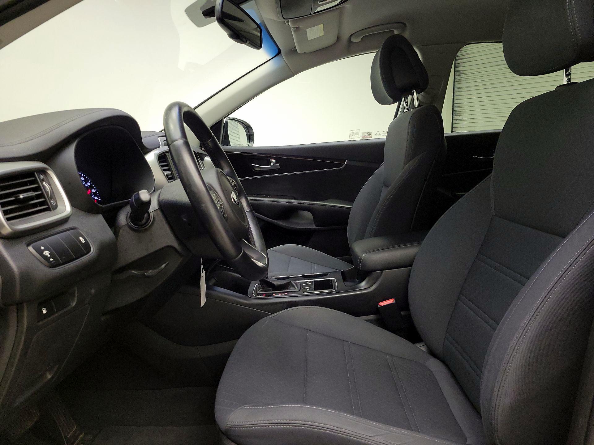 Thumbnail: 2016 Kia Sorento - 11