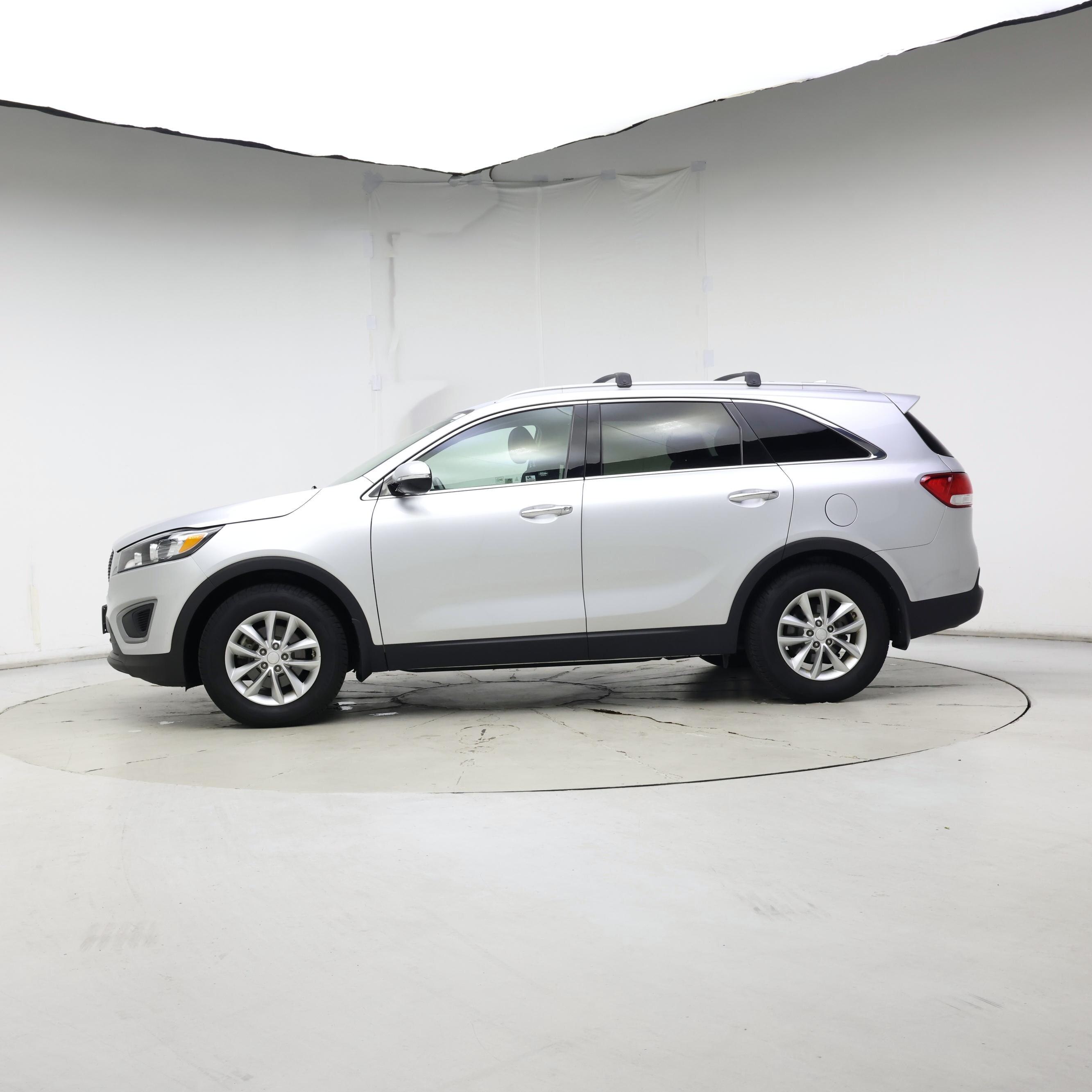 Thumbnail: 2016 Kia Sorento - 3