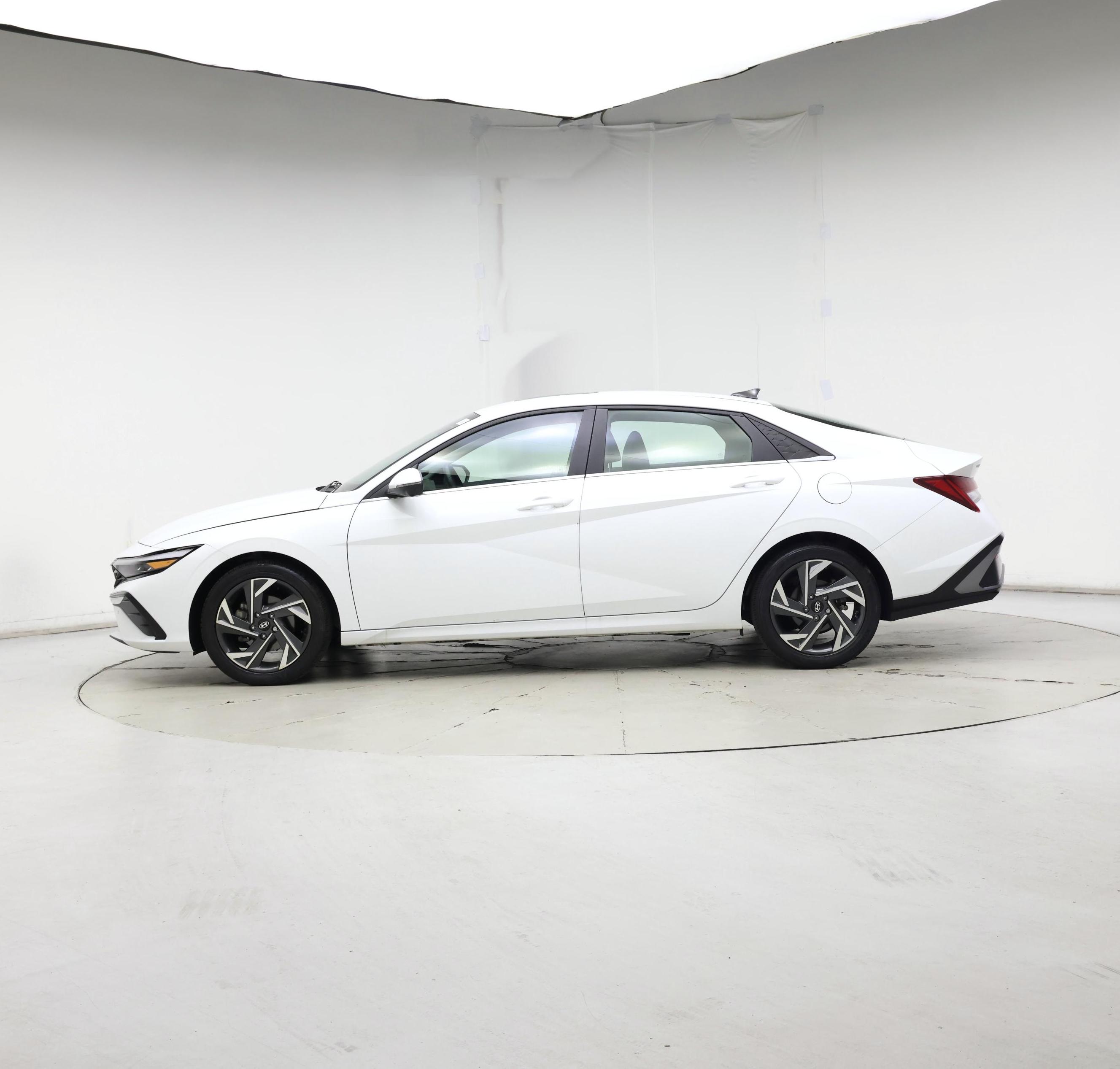 Thumbnail: 2024 Hyundai Elantra - 3