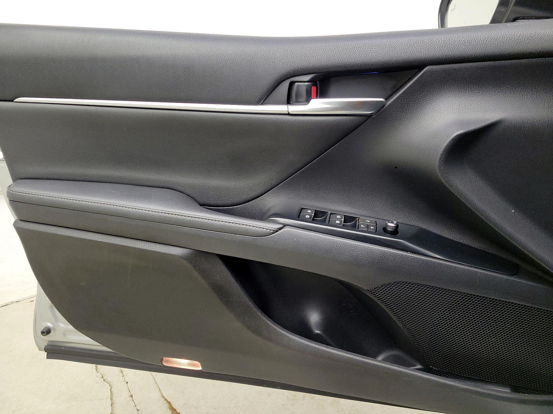 Thumbnail: 2019 Toyota Camry - 12