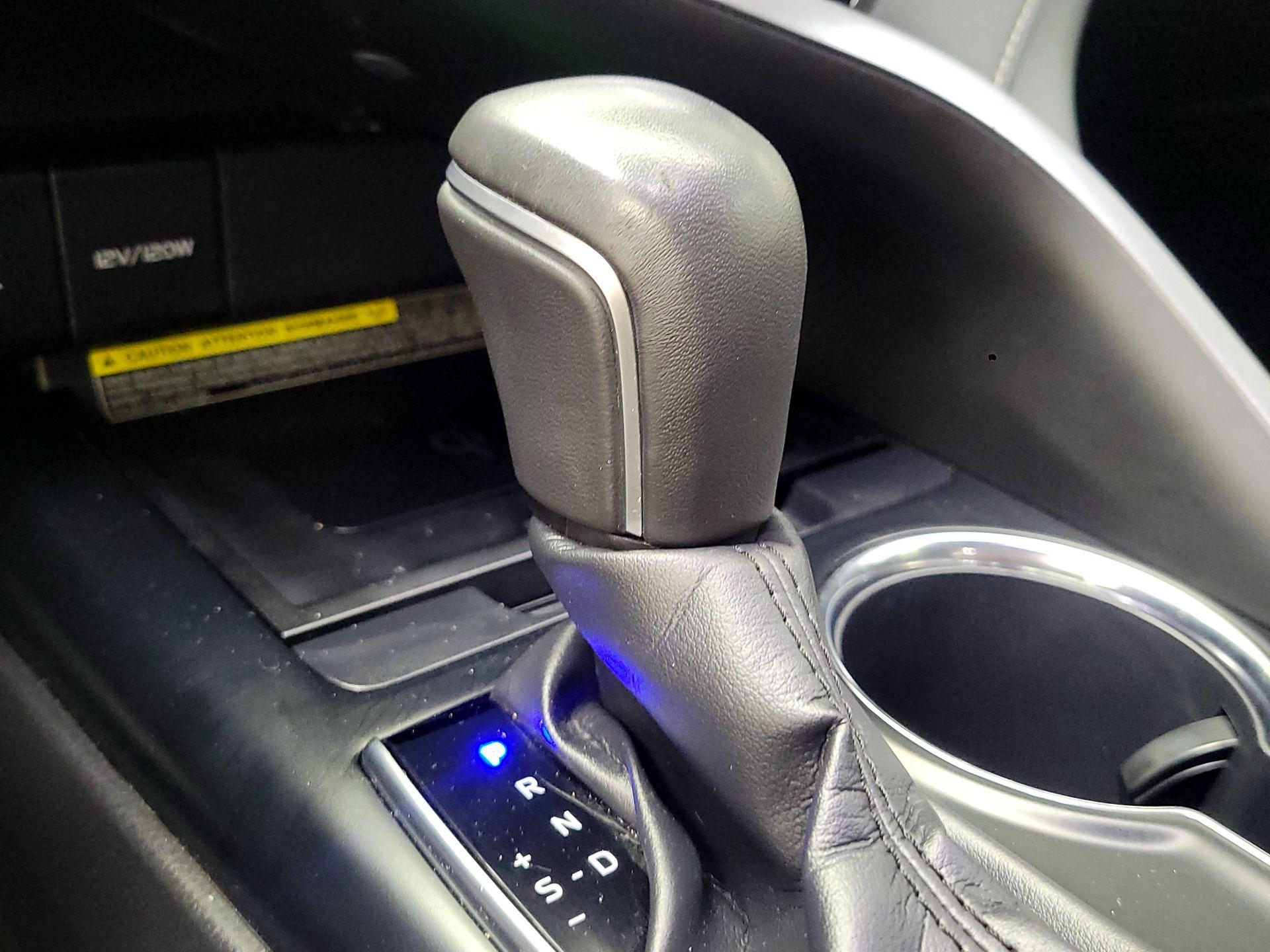 Thumbnail: 2019 Toyota Camry - 17