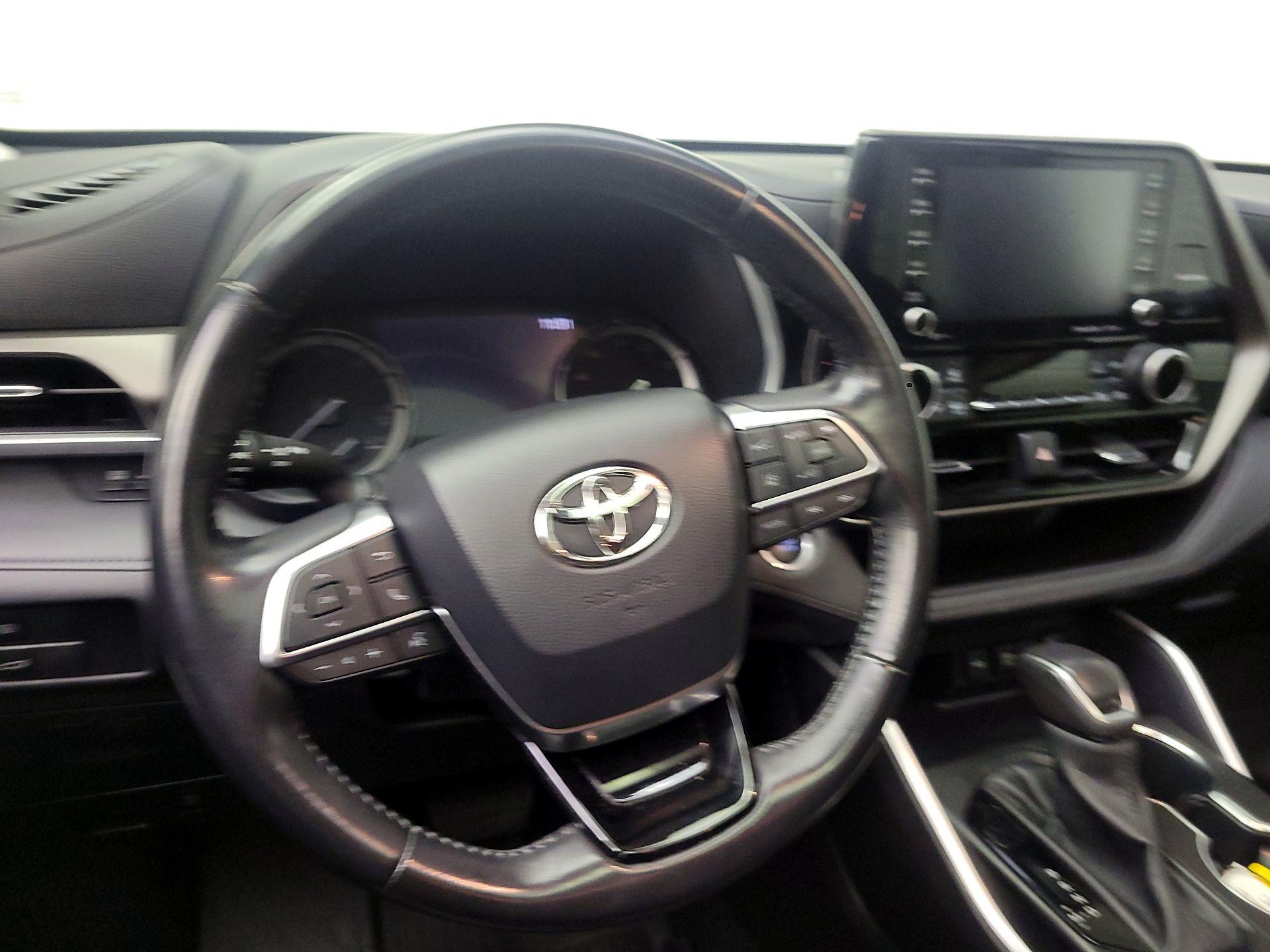 Thumbnail: 2020 Toyota Highlander - 10