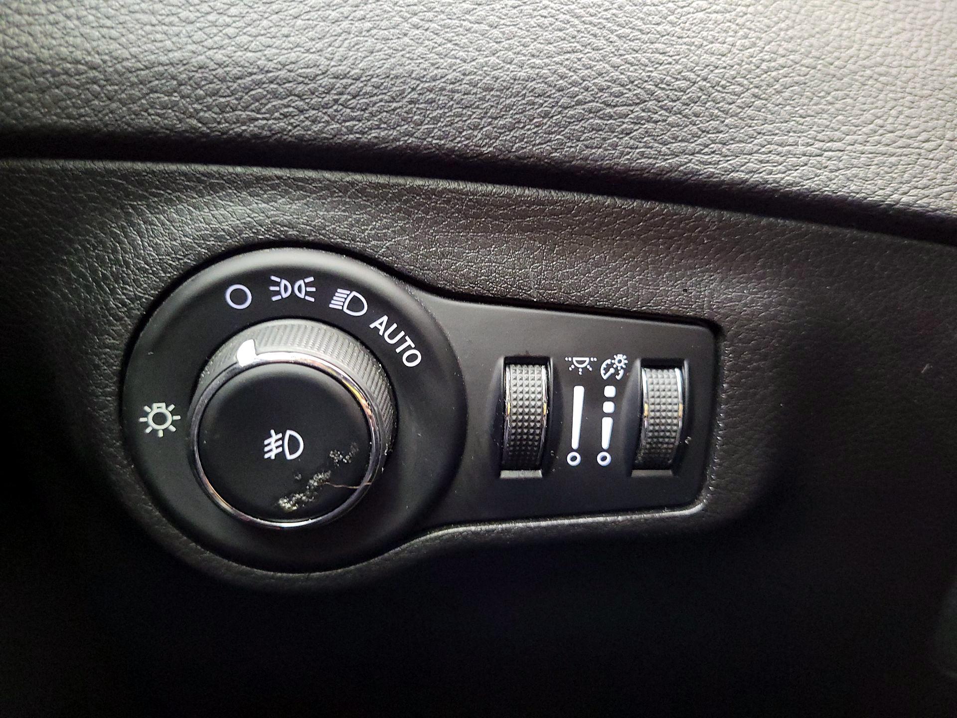Thumbnail: 2020 Jeep Compass - 13