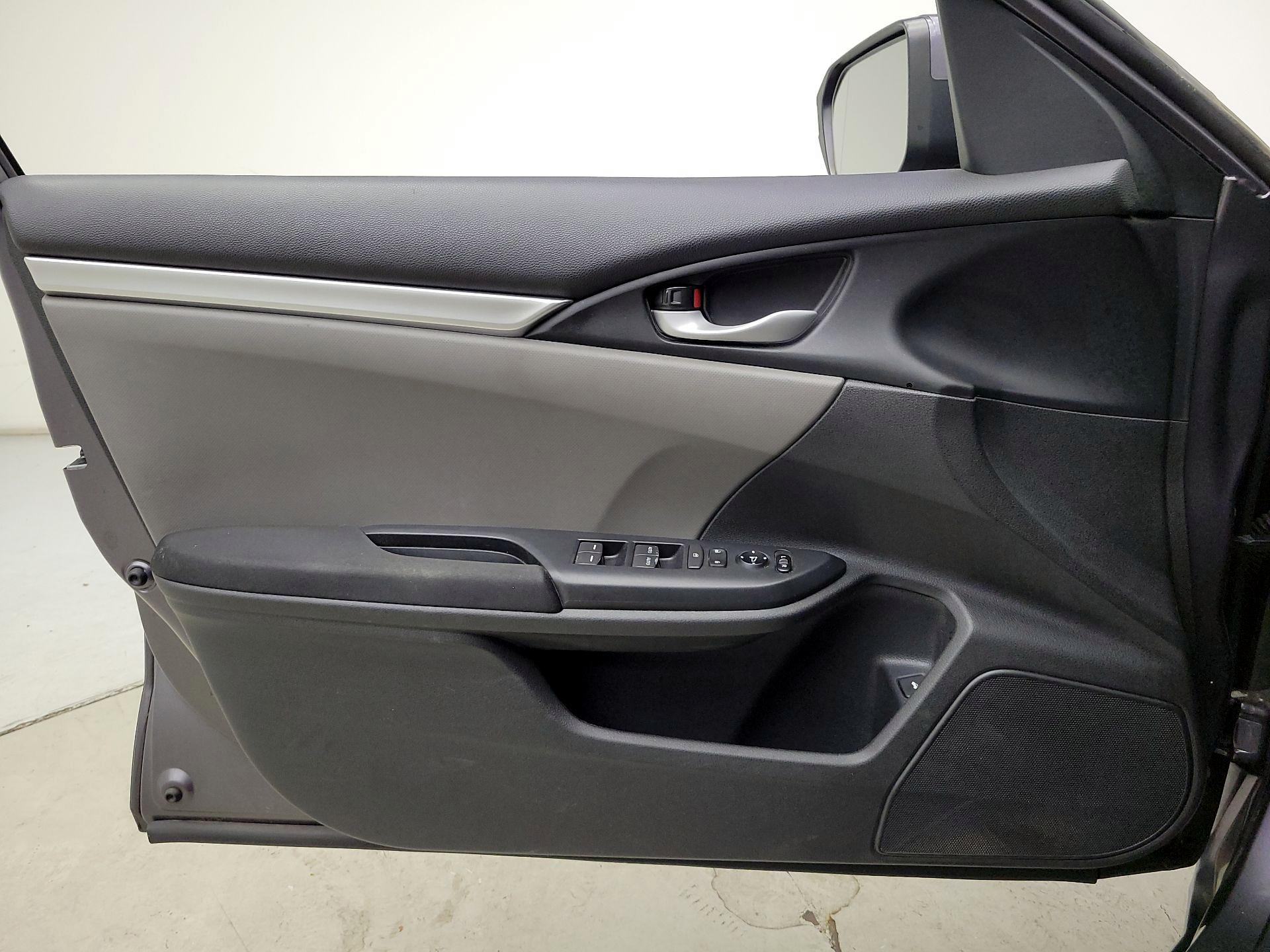 Thumbnail: 2016 Honda Civic - 12