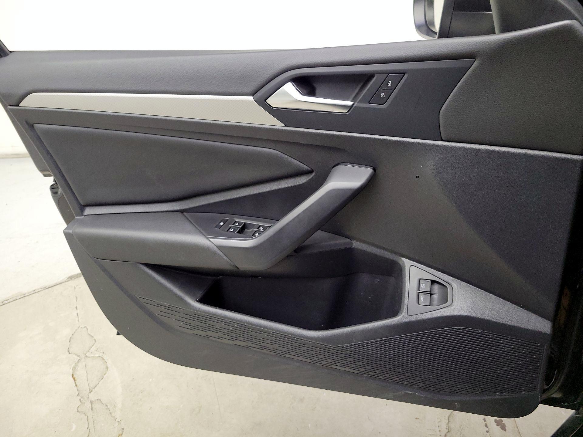 Thumbnail: 2021 Volkswagen Jetta - 12