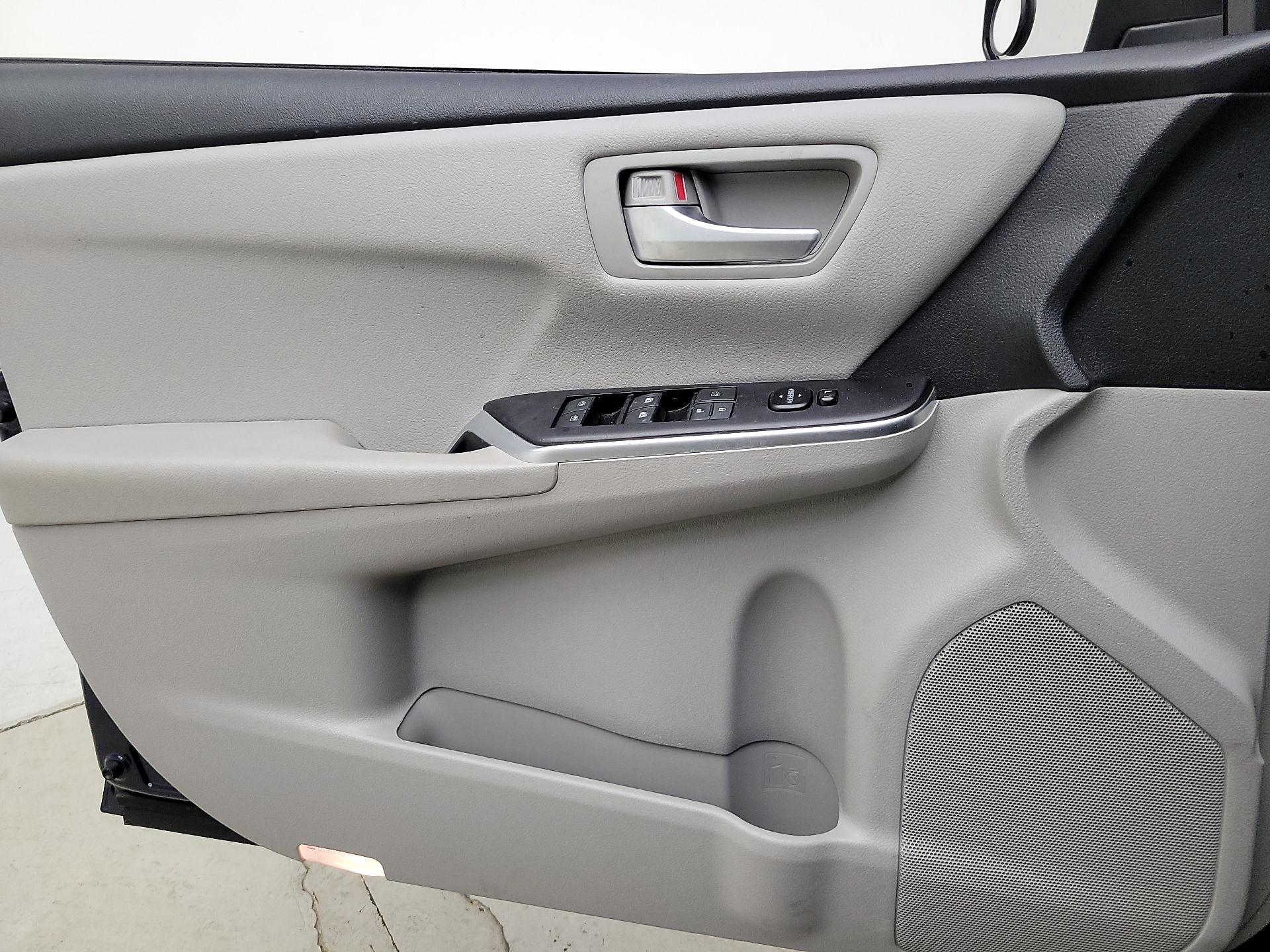 Thumbnail: 2017 Toyota Camry - 12