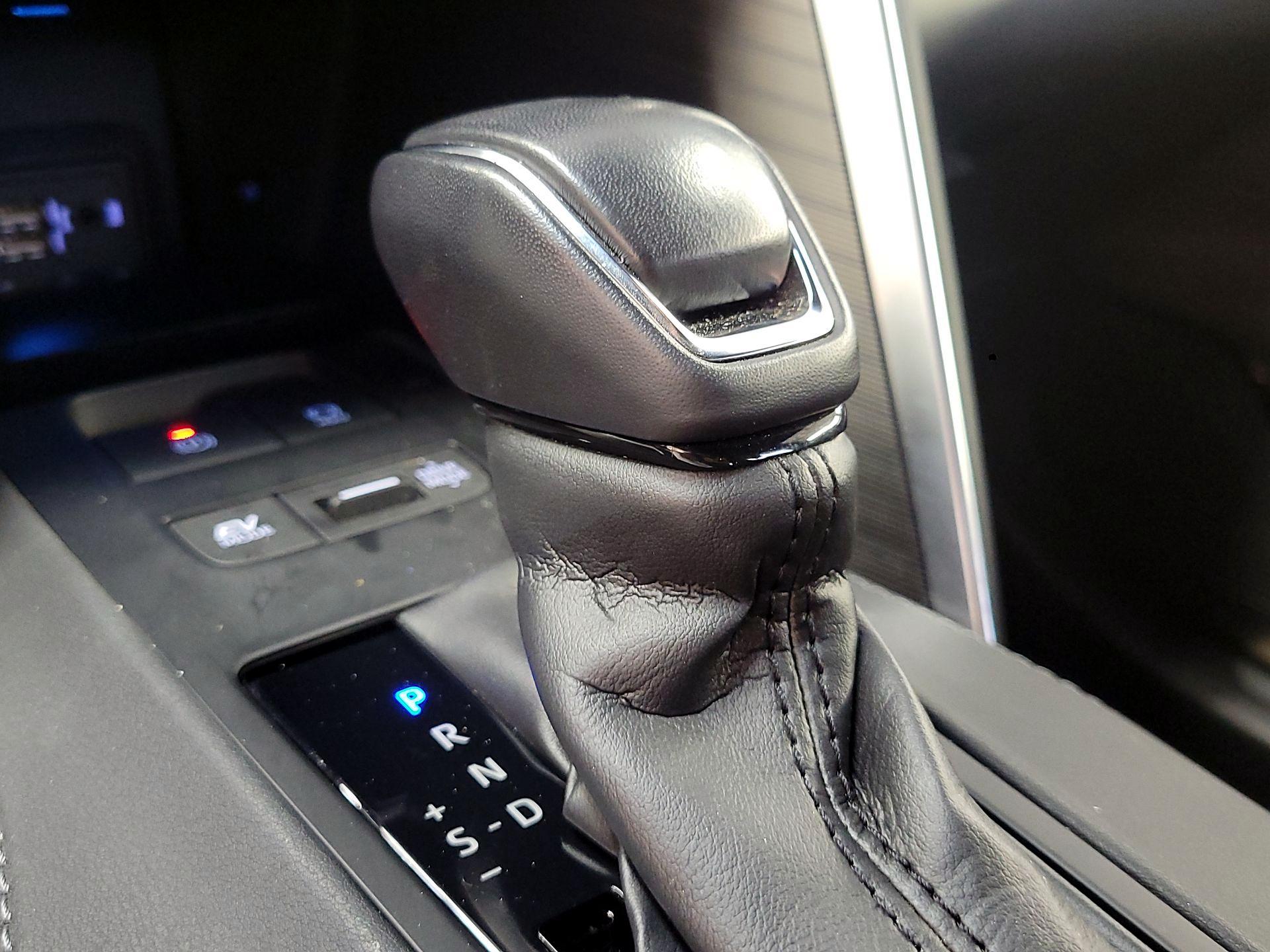 Thumbnail: 2021 Toyota Venza - 18