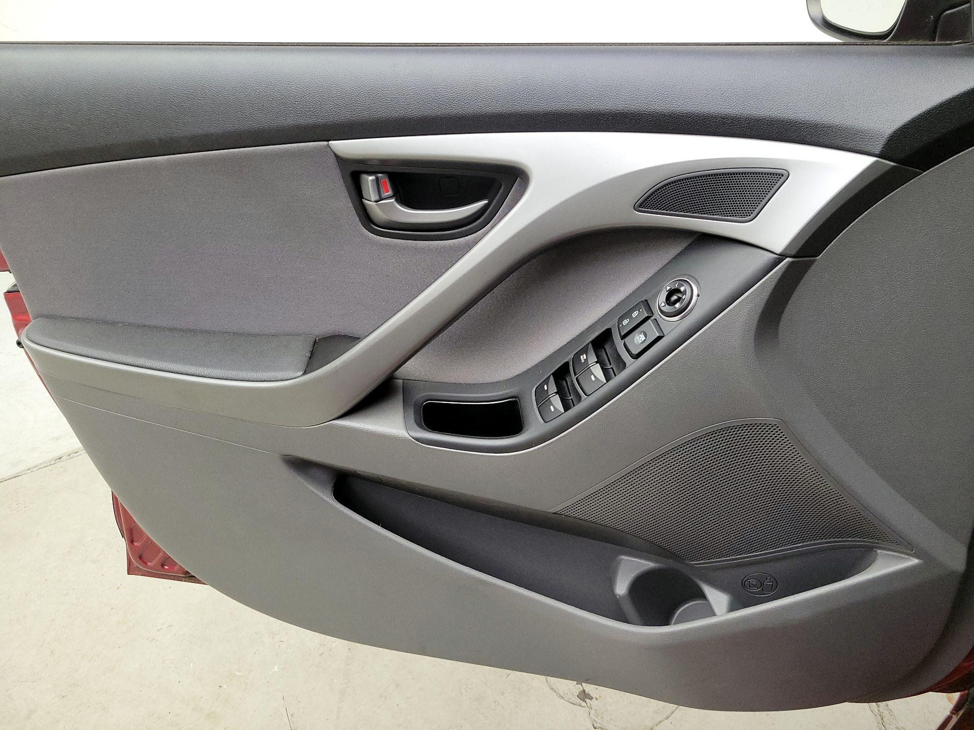 Thumbnail: 2015 Hyundai Elantra - 12