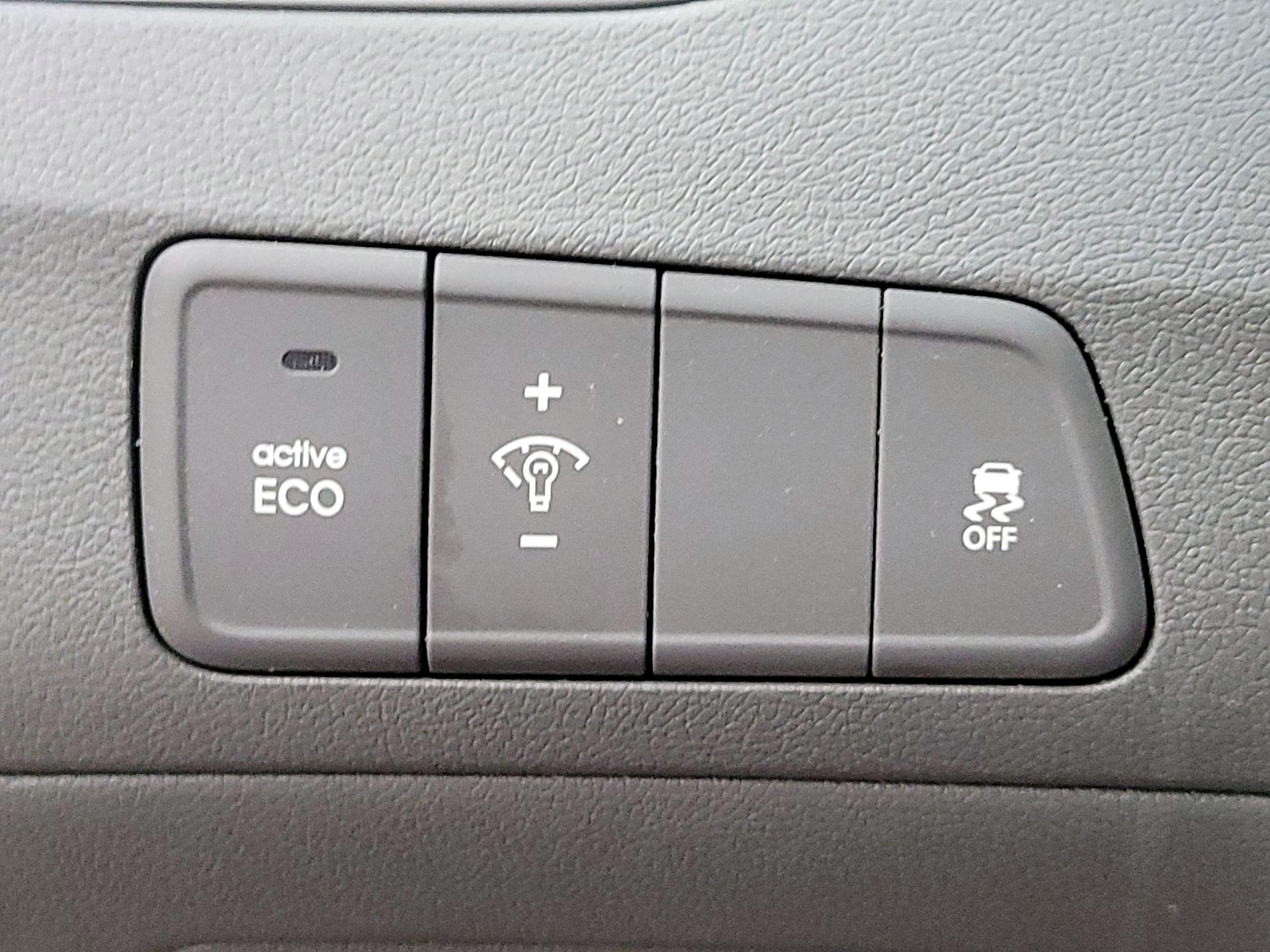 Thumbnail: 2015 Hyundai Elantra - 13