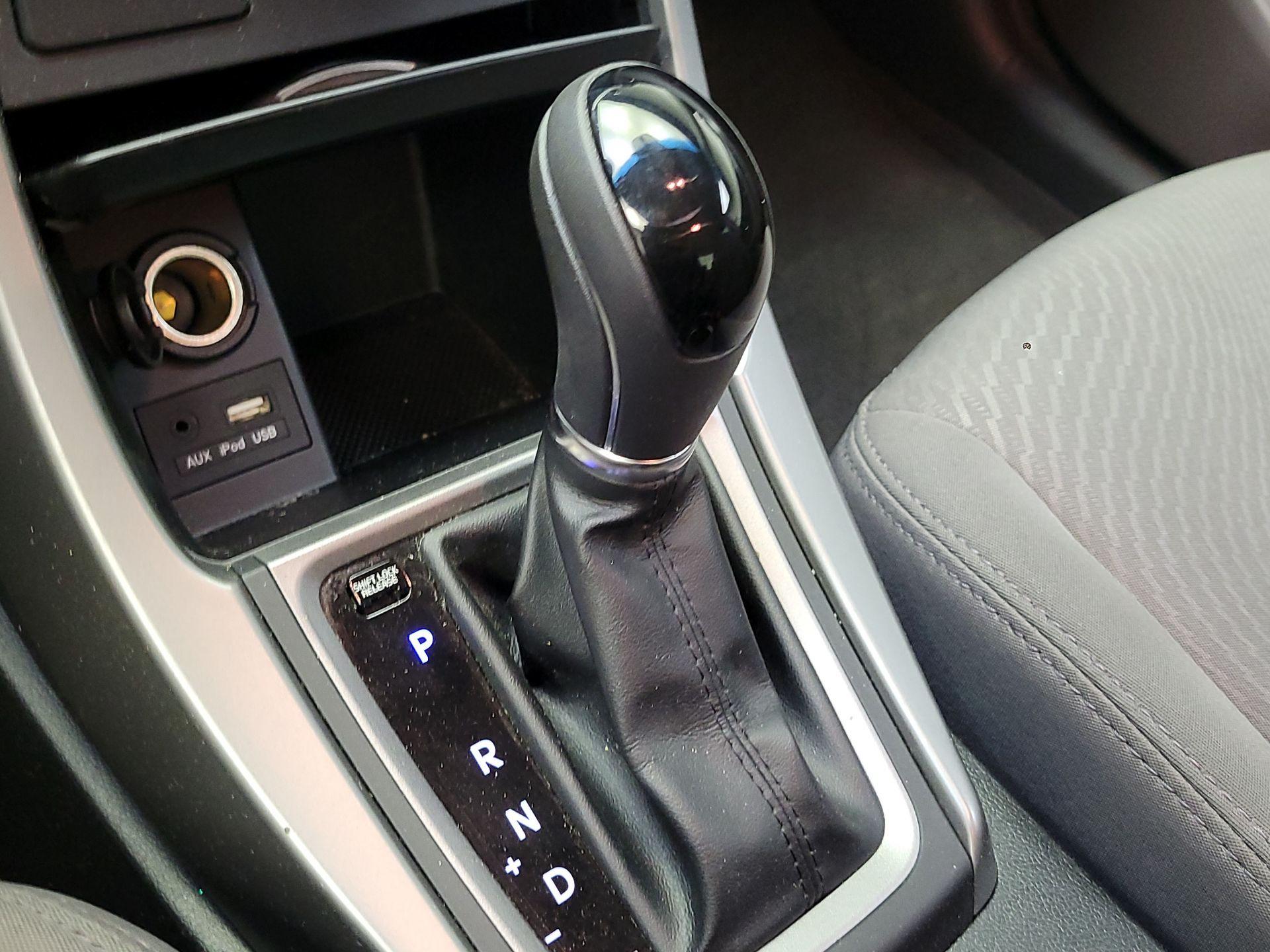 Thumbnail: 2015 Hyundai Elantra - 17