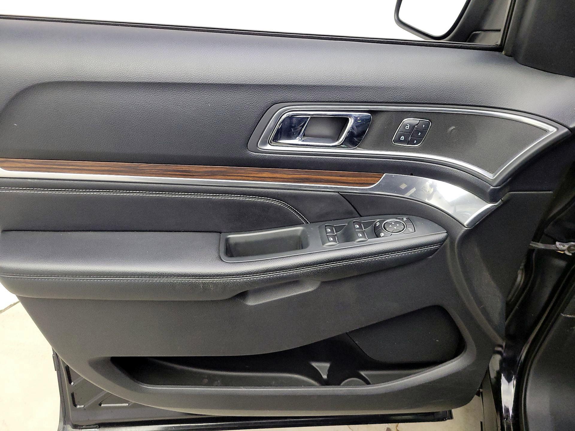 Thumbnail: 2016 Ford Explorer - 12