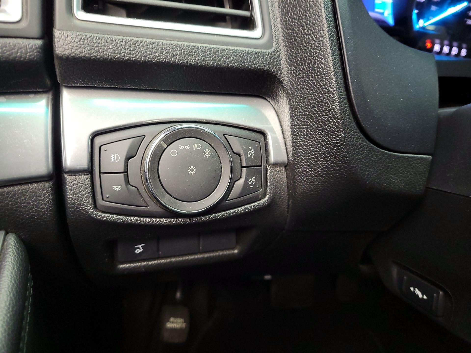 Thumbnail: 2016 Ford Explorer - 13