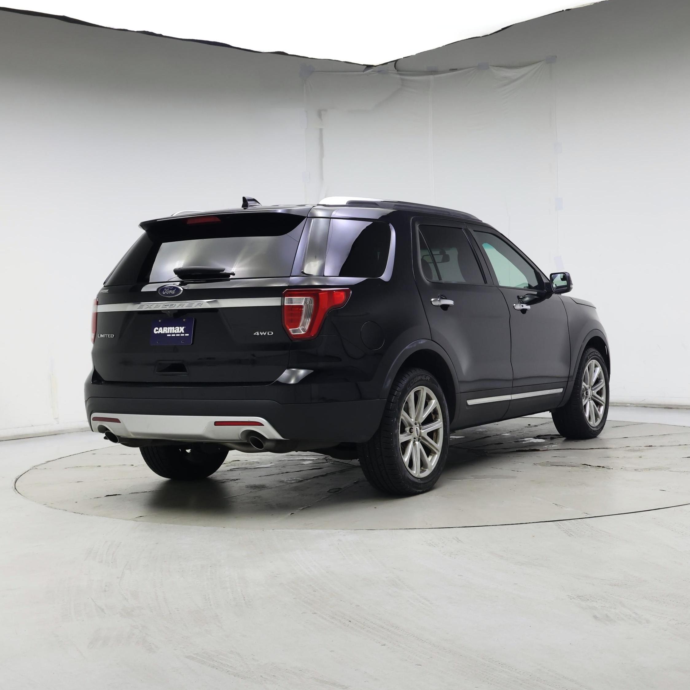 Thumbnail: 2016 Ford Explorer - 8
