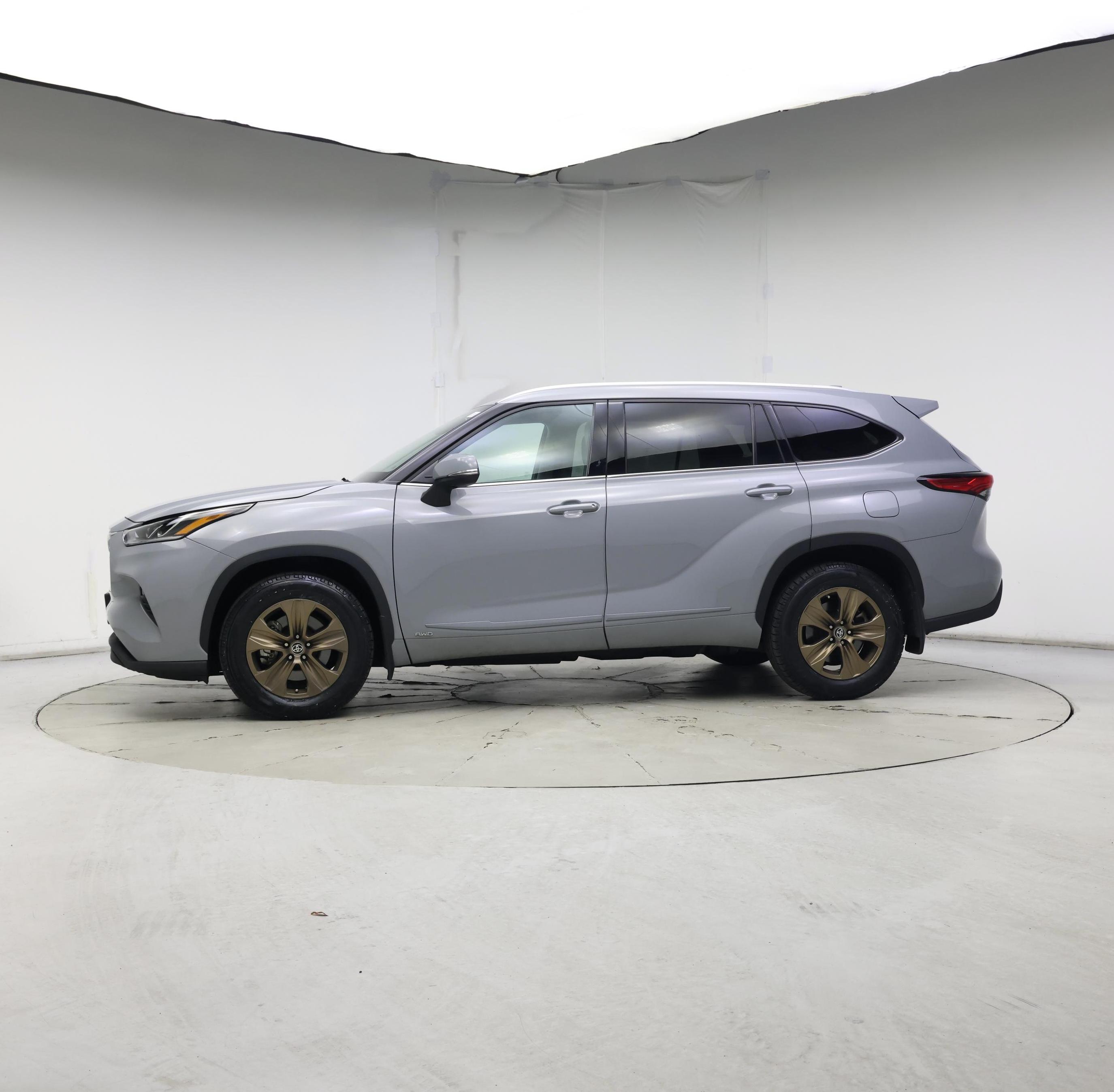 Thumbnail: 2022 Toyota Highlander - 3