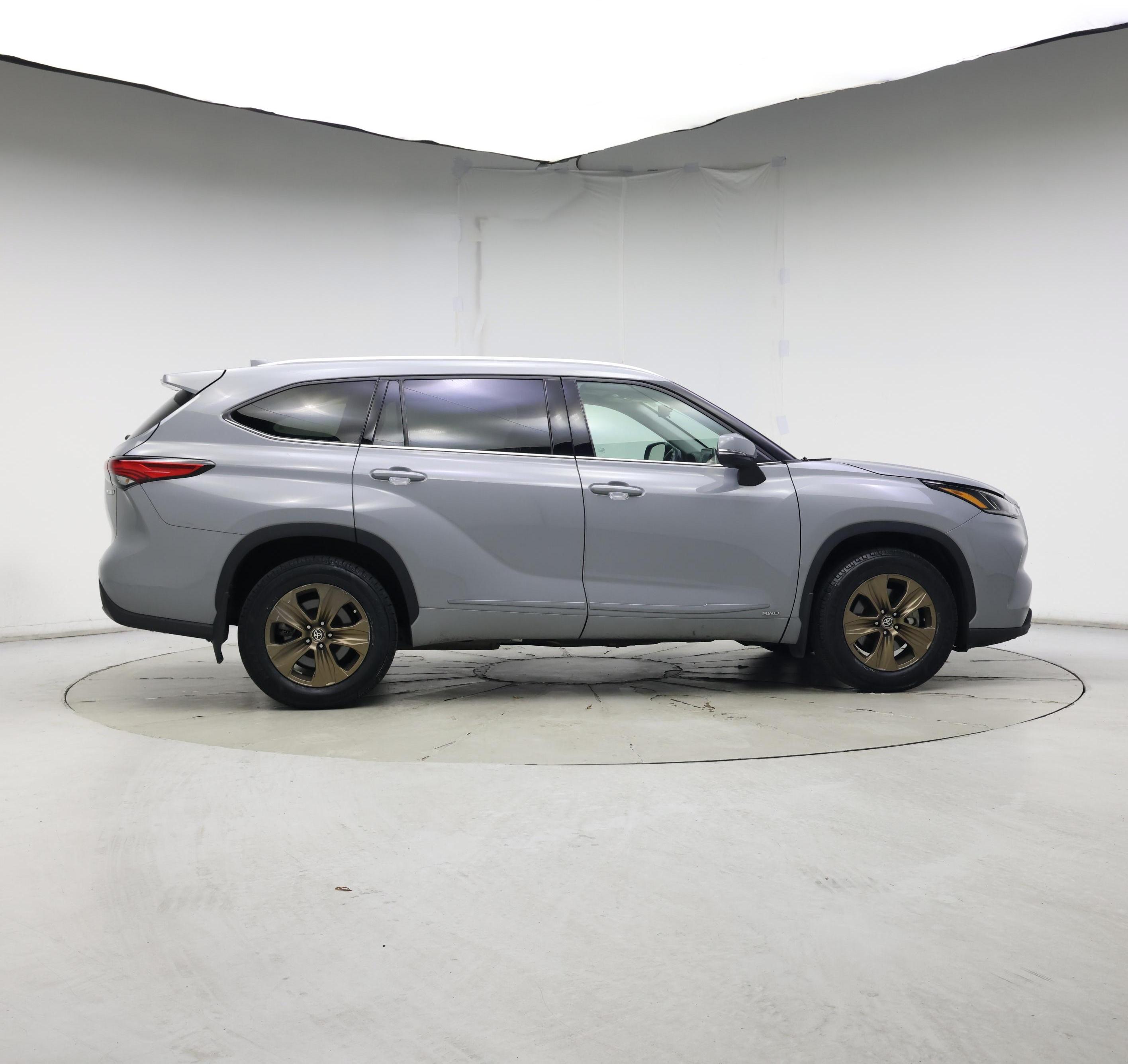 Thumbnail: 2022 Toyota Highlander - 7
