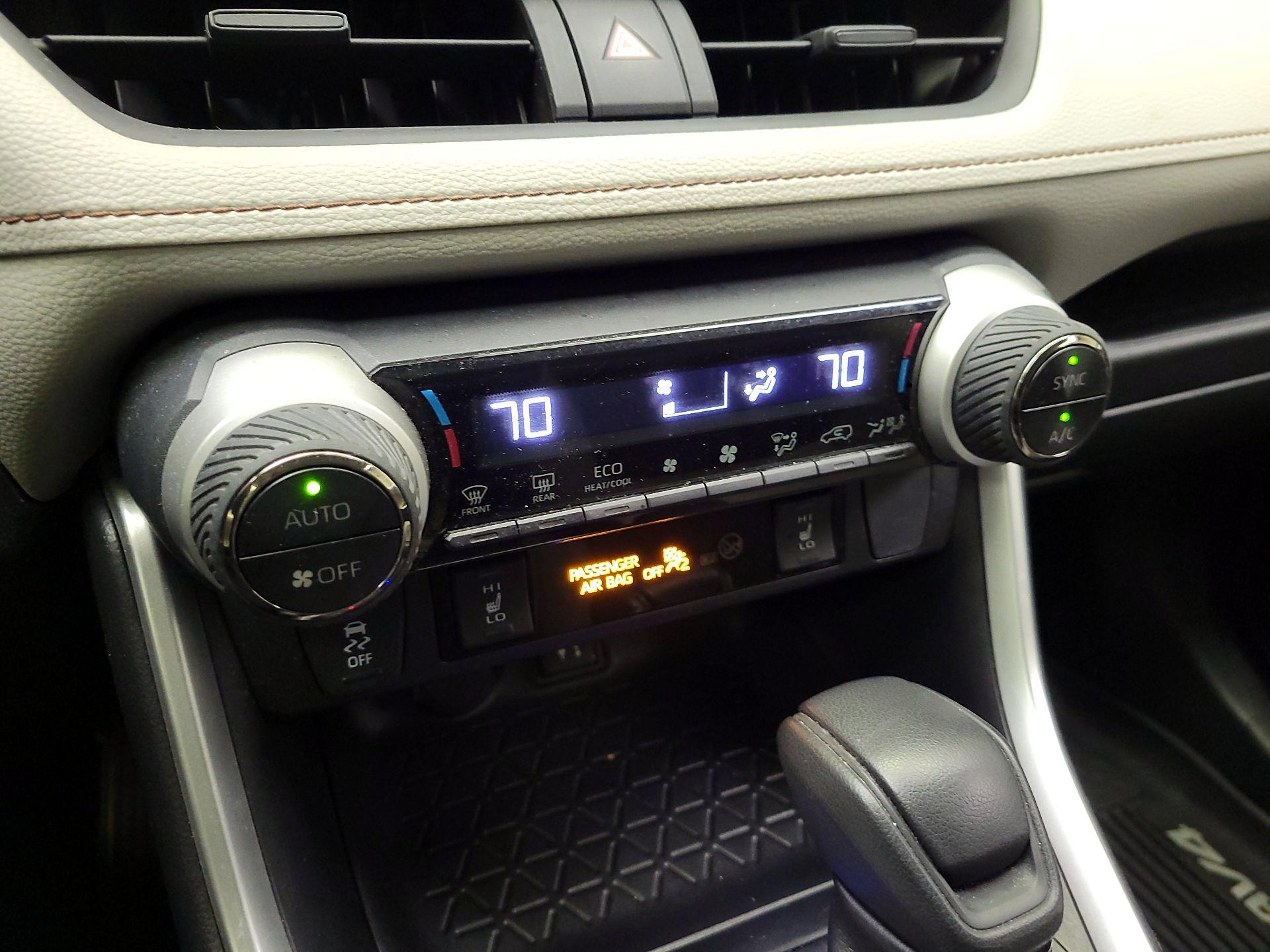 Thumbnail: 2019 Toyota RAV4 - 16