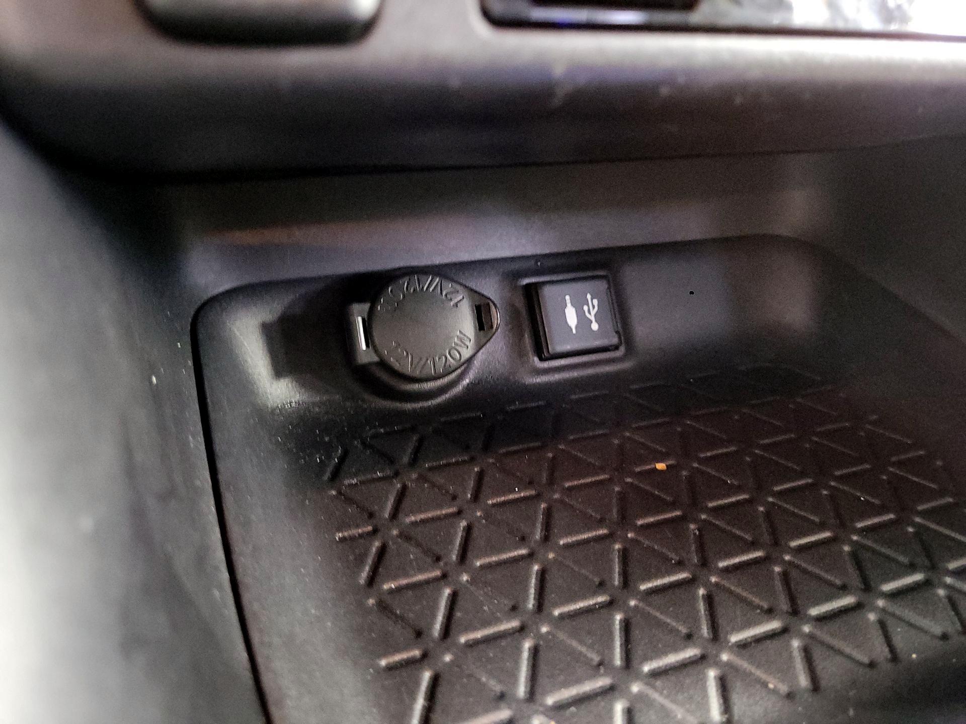 Thumbnail: 2019 Toyota RAV4 - 18