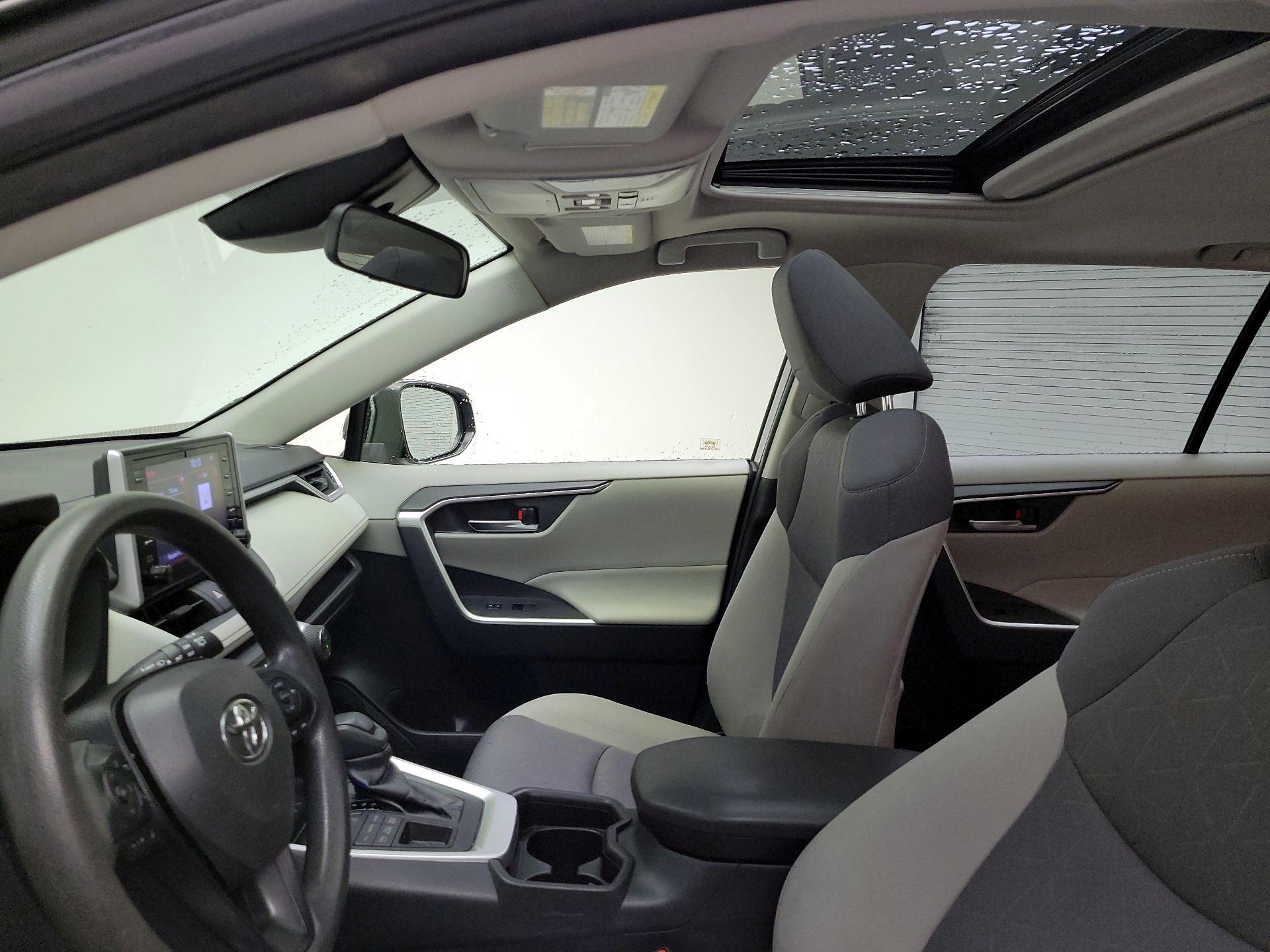Thumbnail: 2019 Toyota RAV4 - 19