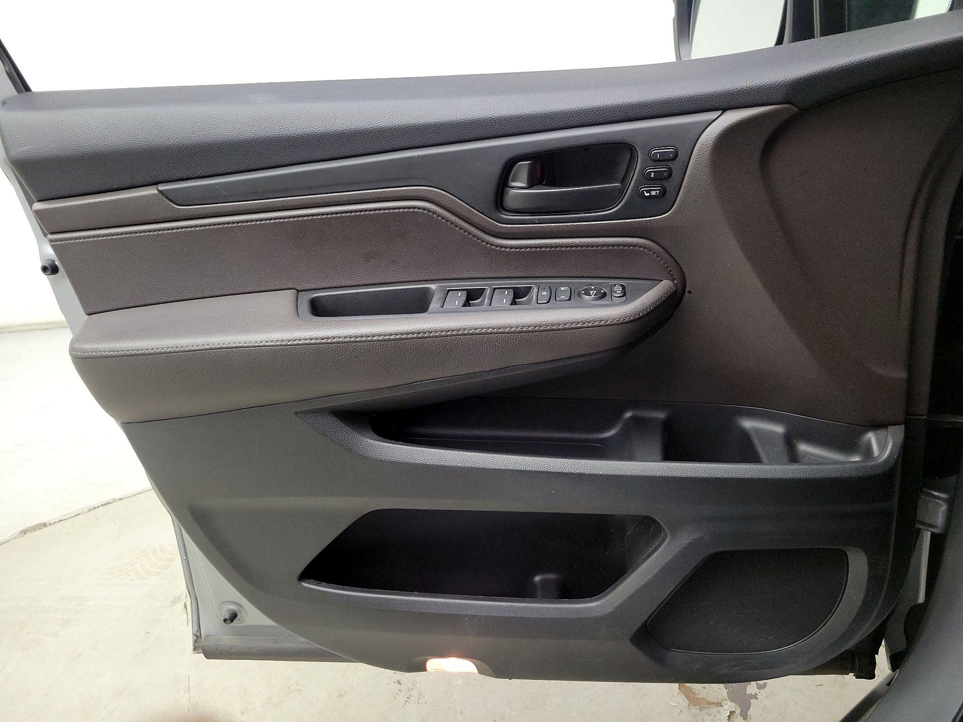 Thumbnail: 2018 Honda Odyssey - 12