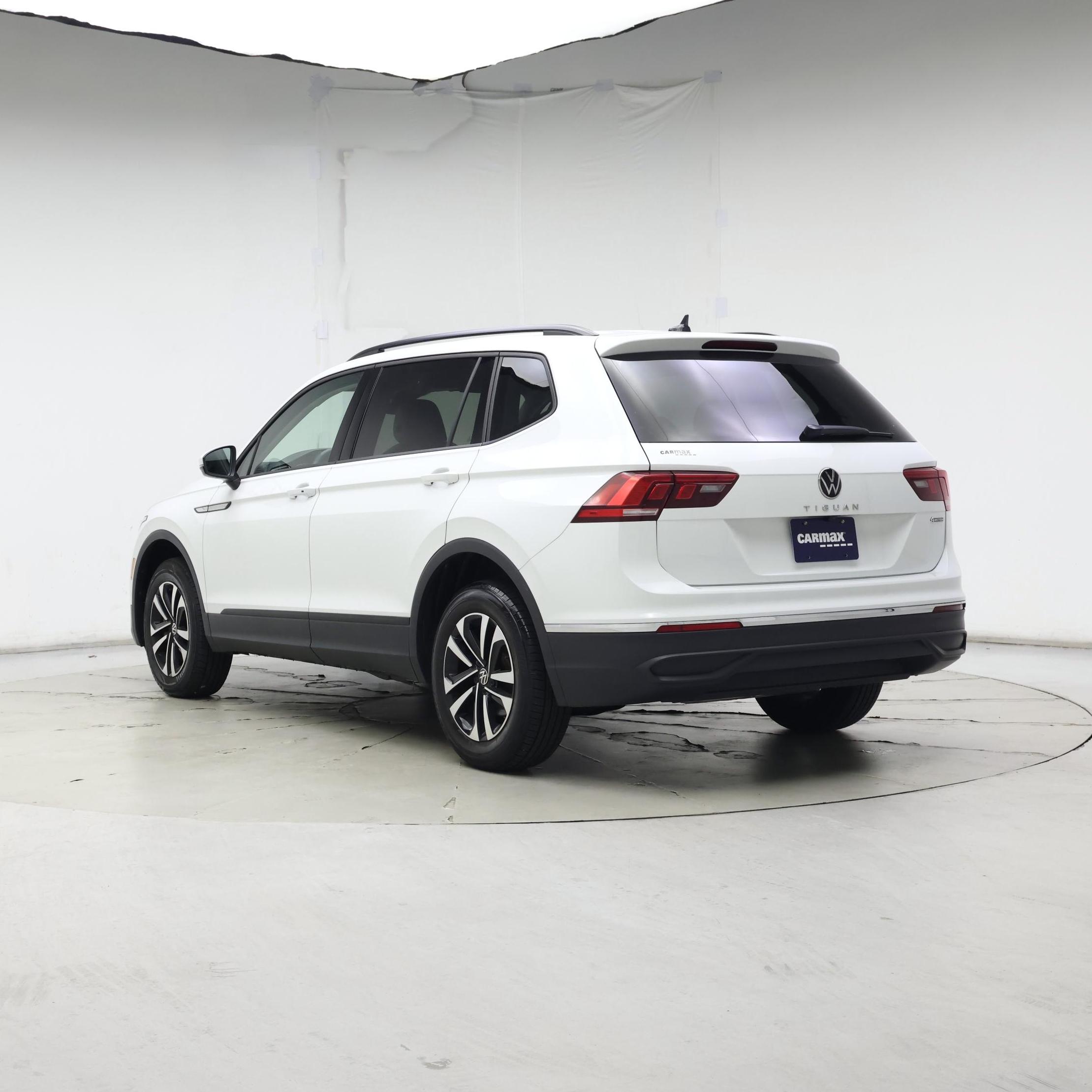 Thumbnail: 2022 Volkswagen Tiguan - 2
