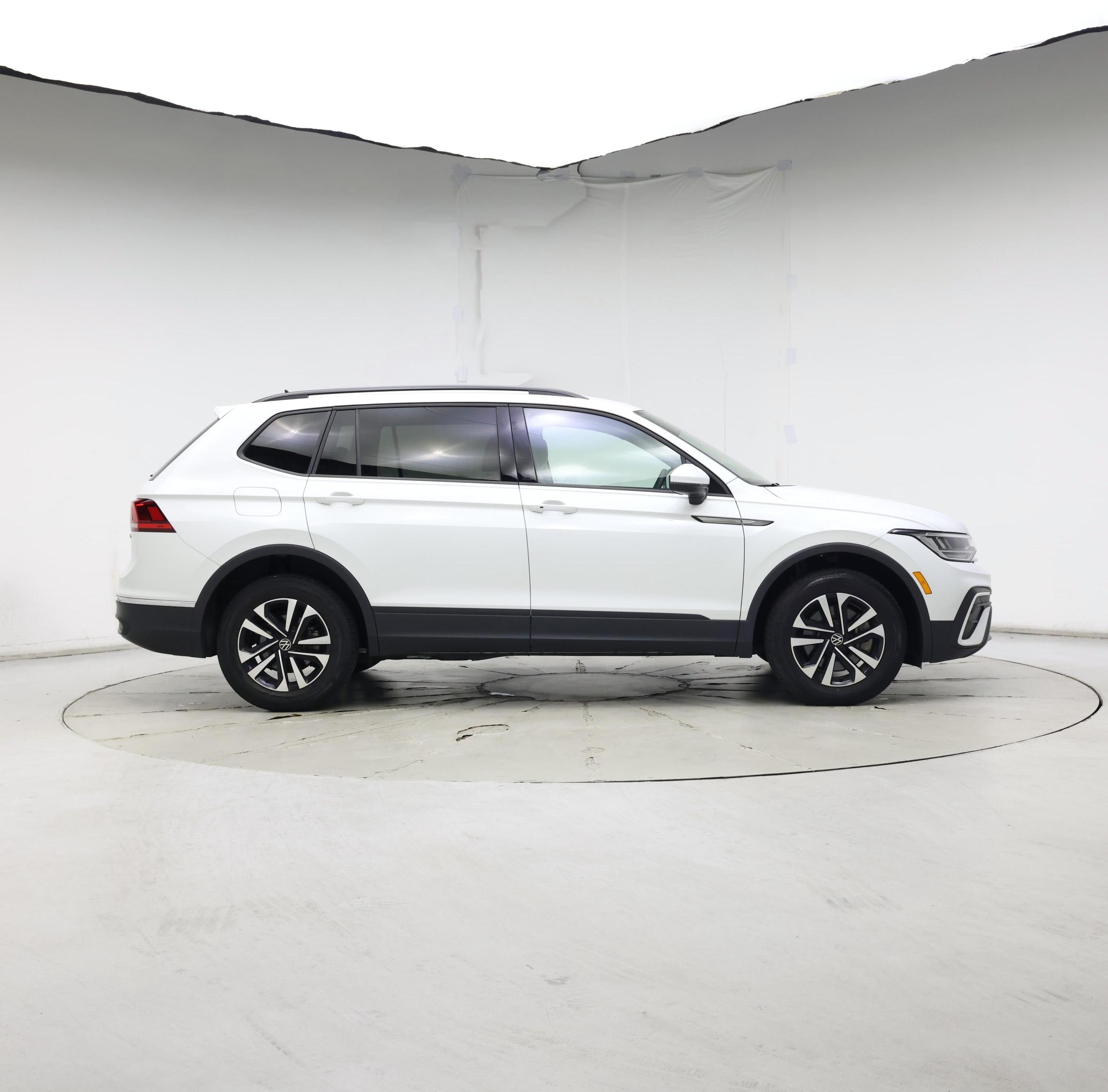 Thumbnail: 2022 Volkswagen Tiguan - 7