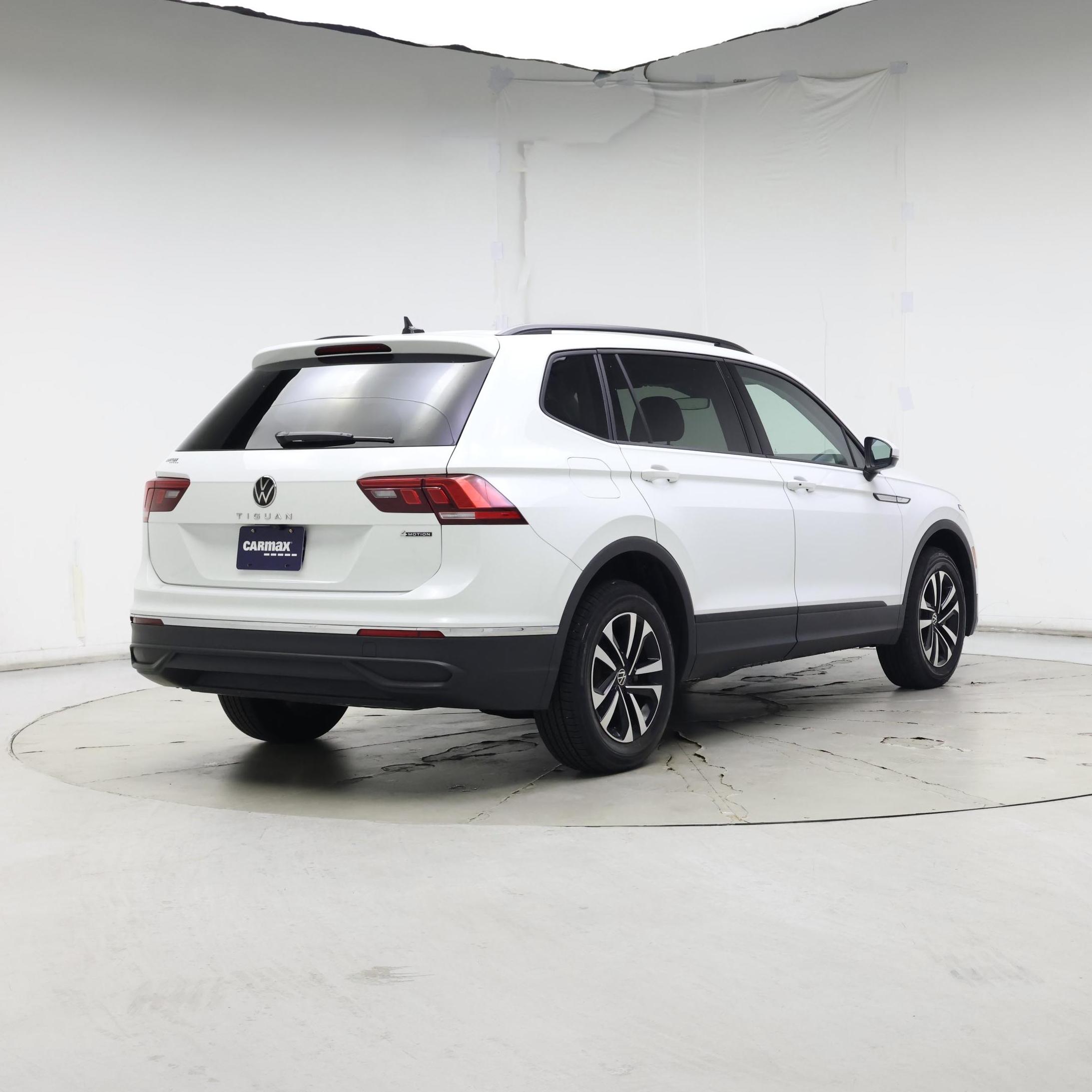 Thumbnail: 2022 Volkswagen Tiguan - 8