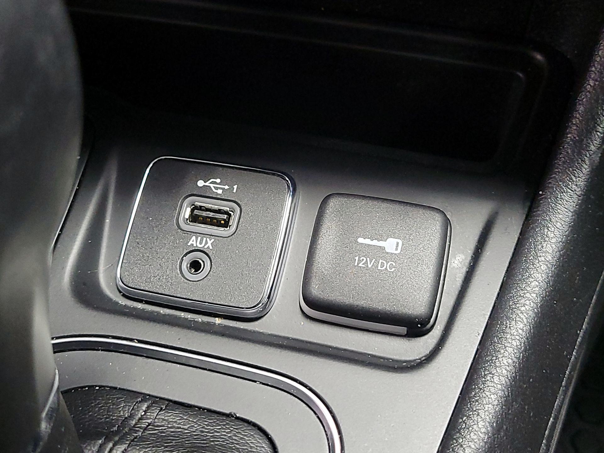 Thumbnail: 2019 Jeep Cherokee - 18