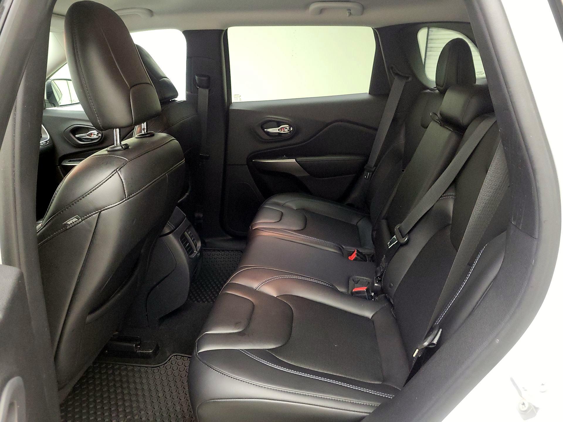 Thumbnail: 2019 Jeep Cherokee - 19