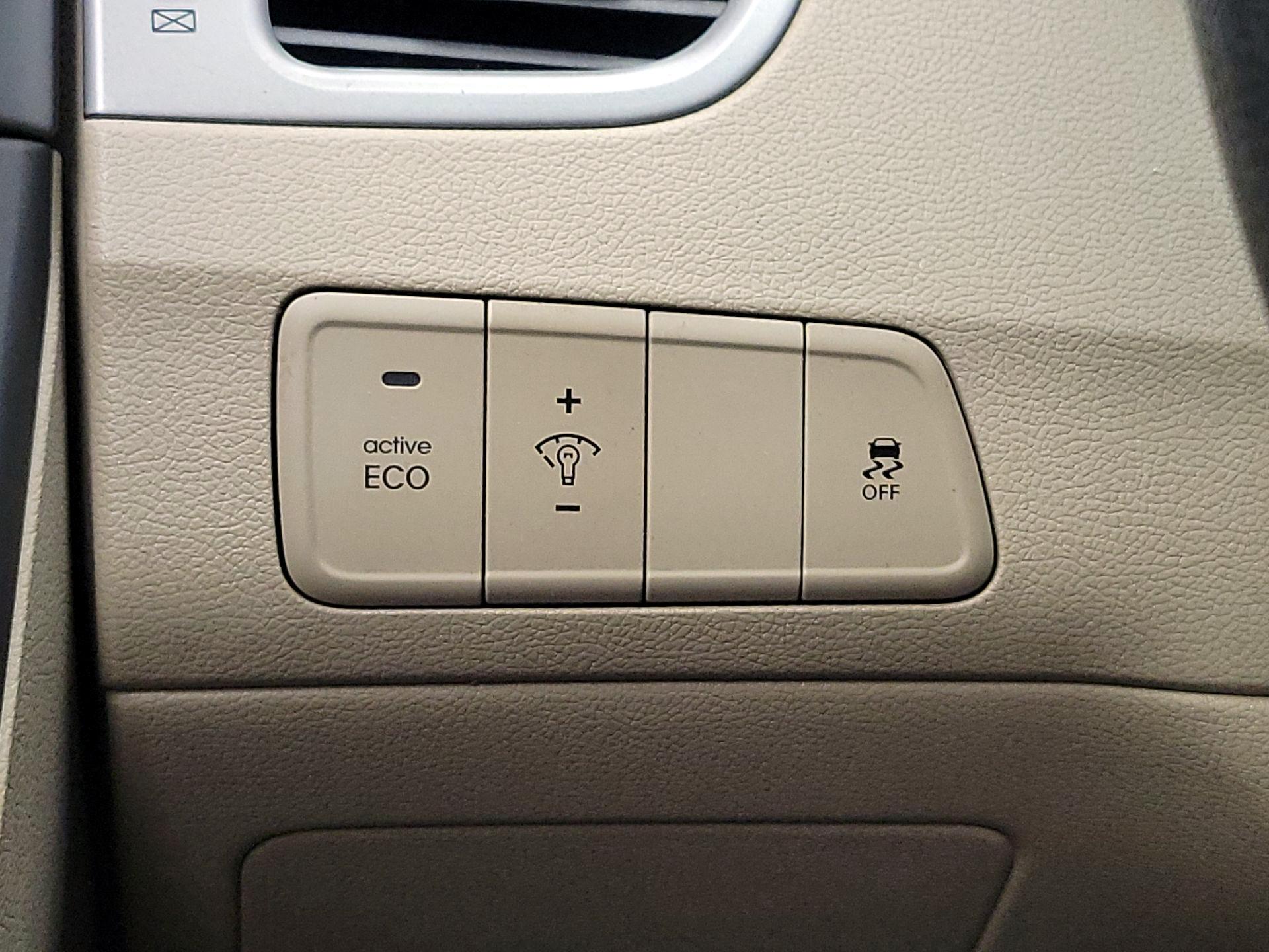 Thumbnail: 2014 Hyundai Elantra - 13