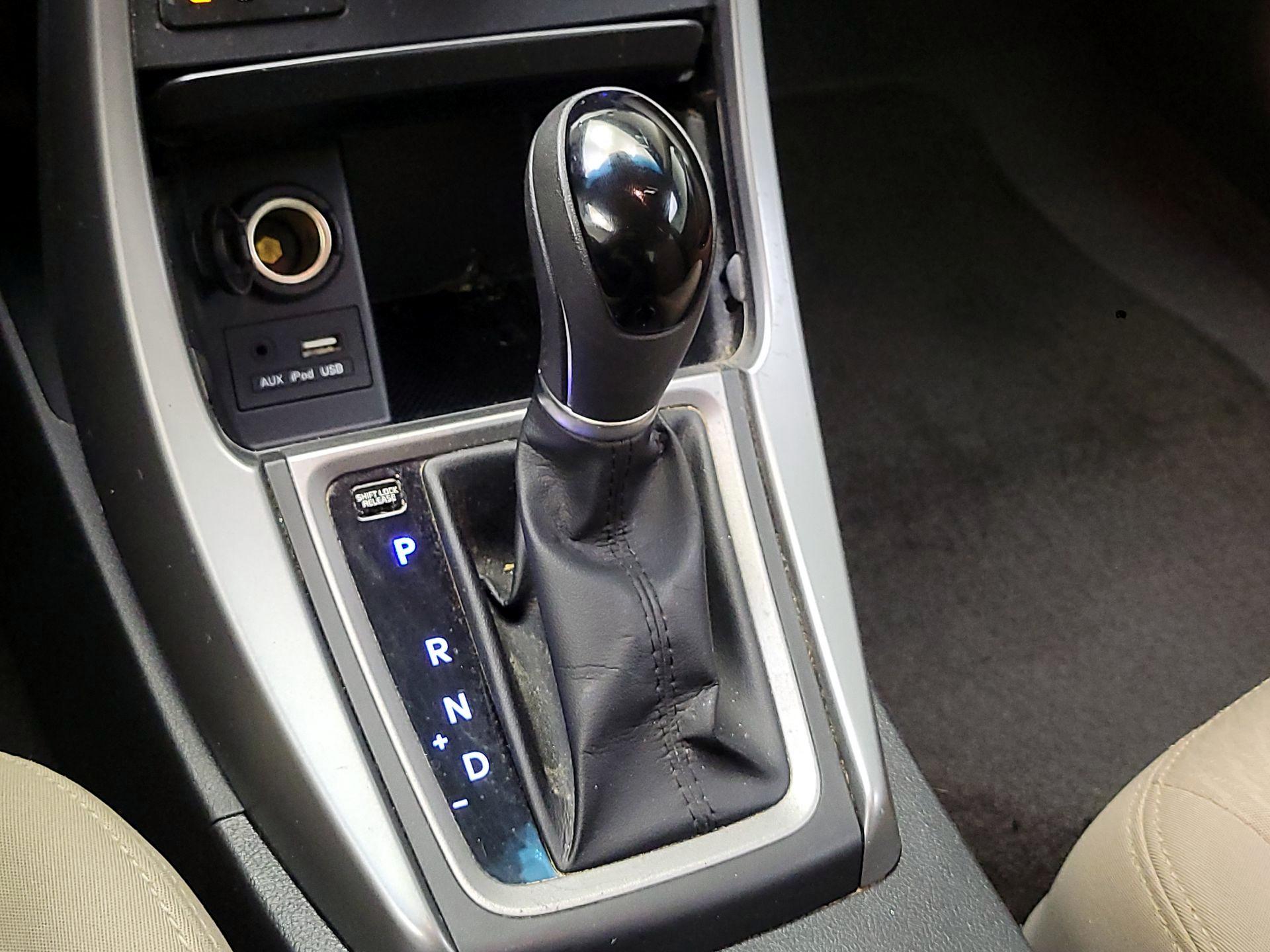 Thumbnail: 2014 Hyundai Elantra - 17