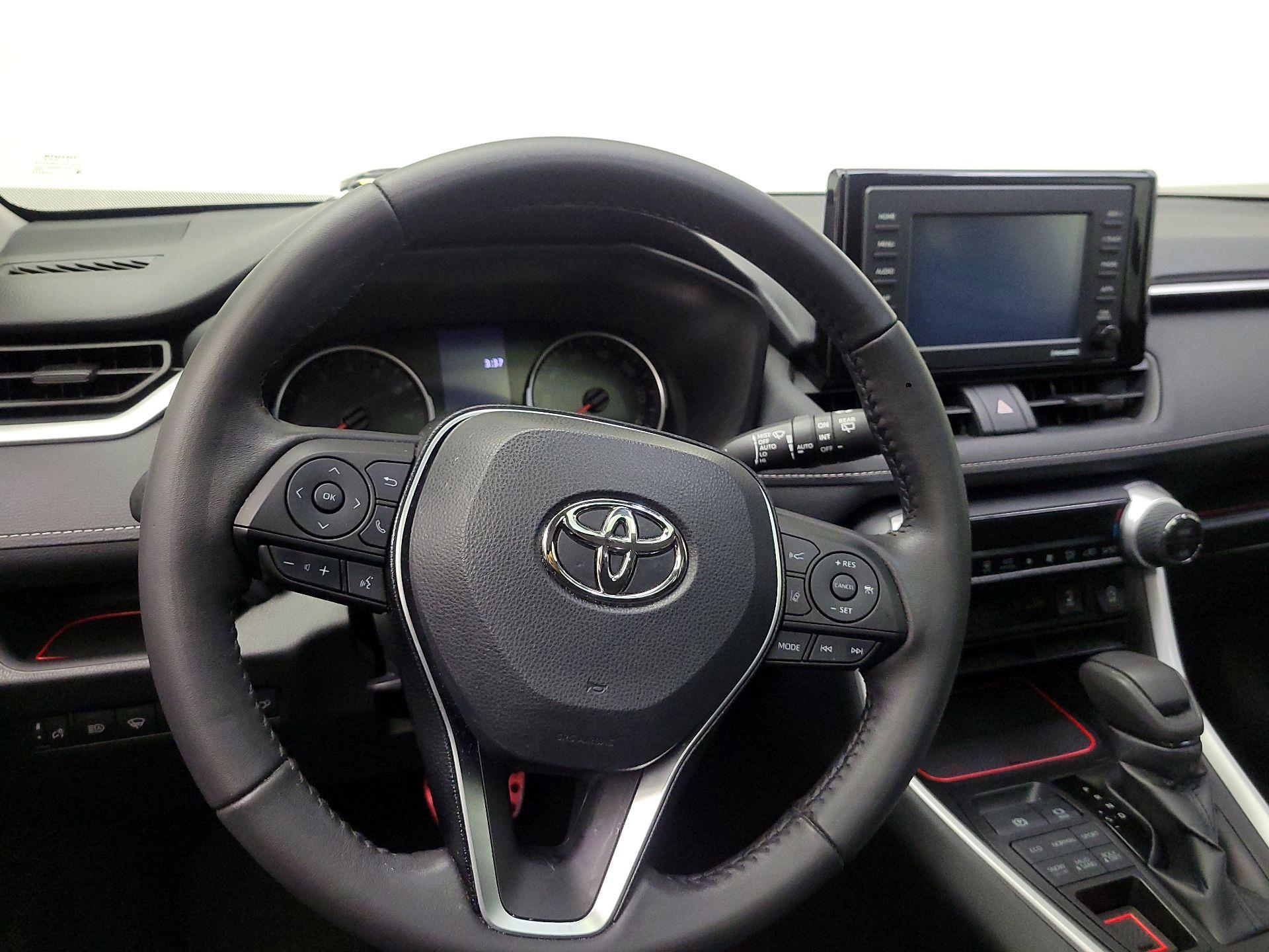 Thumbnail: 2021 Toyota RAV4 - 10