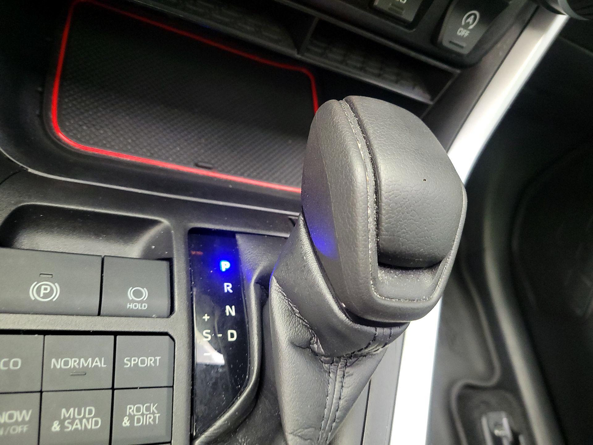 Thumbnail: 2021 Toyota RAV4 - 17